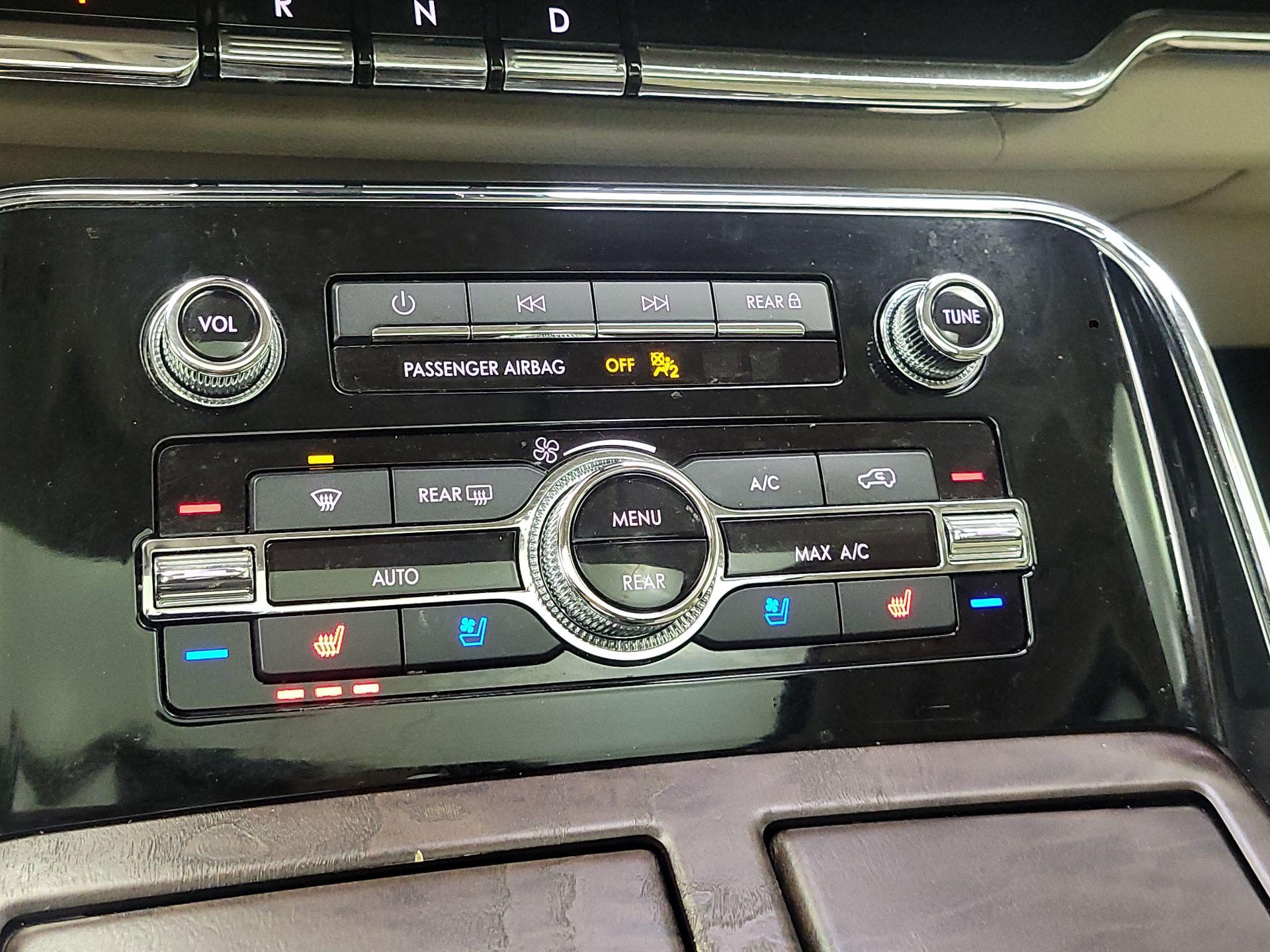 Thumbnail: 2019 Lincoln Navigator - 17