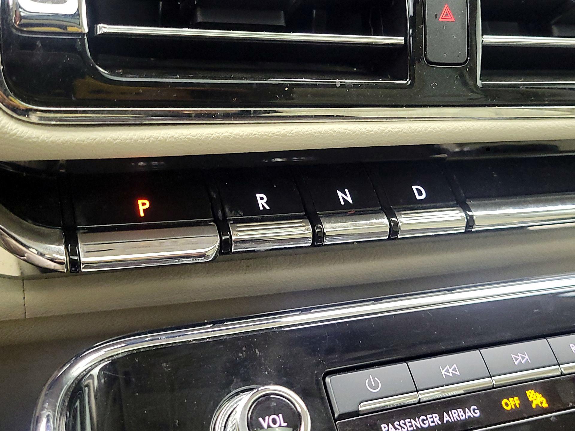 Thumbnail: 2019 Lincoln Navigator - 18