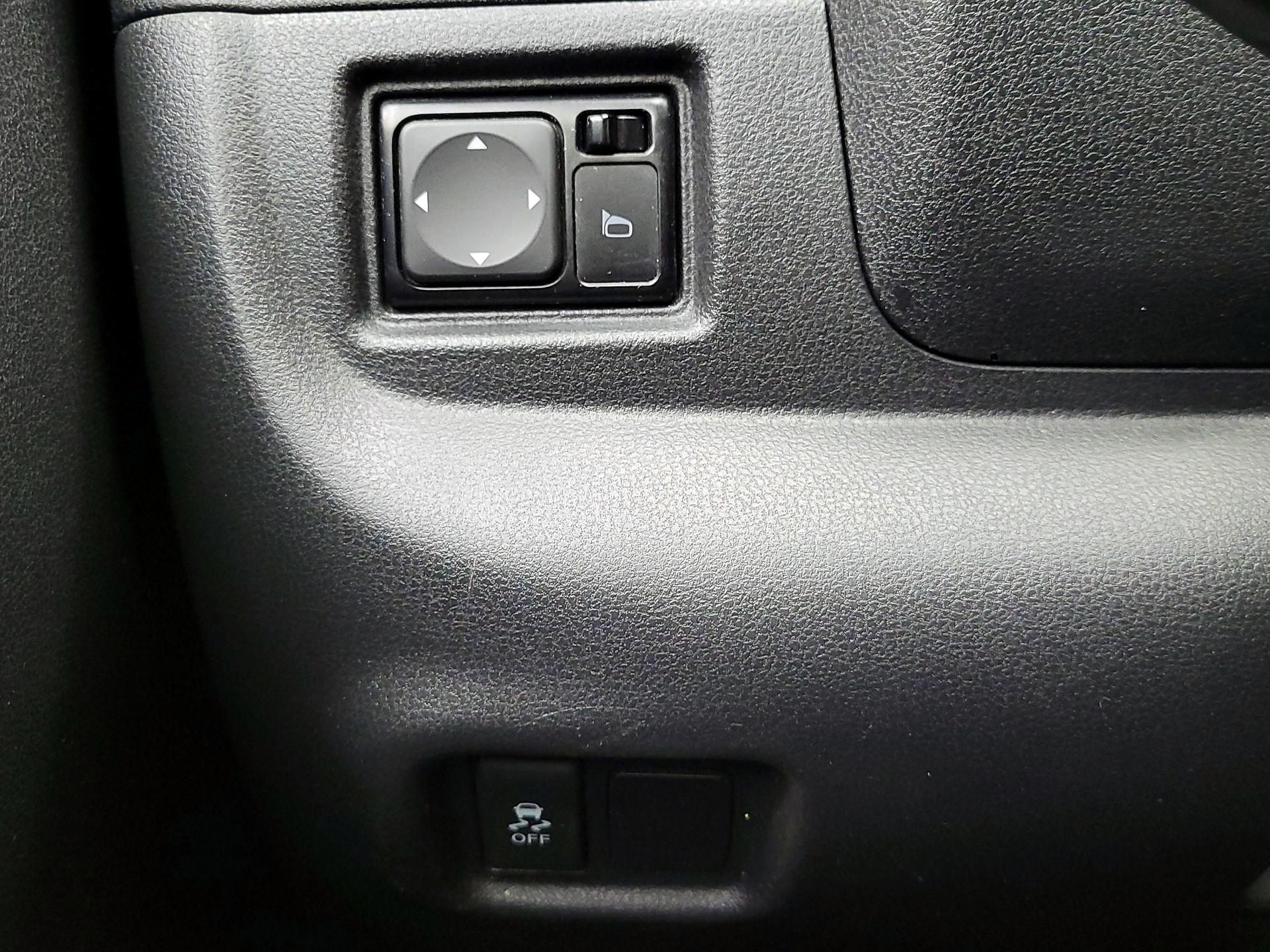 Thumbnail: 2016 Nissan Versa Note - 13