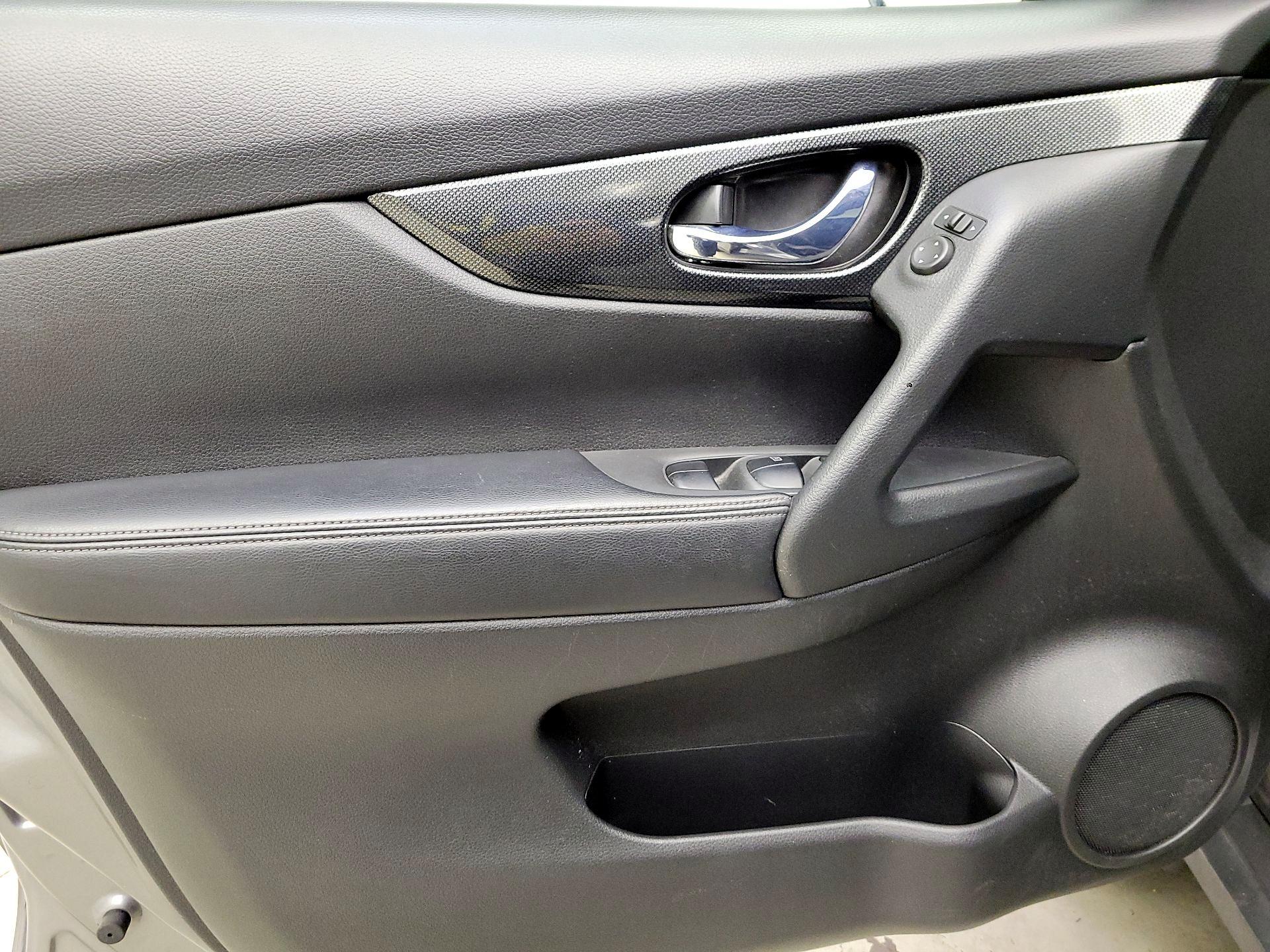 Thumbnail: 2016 Nissan Rogue - 12