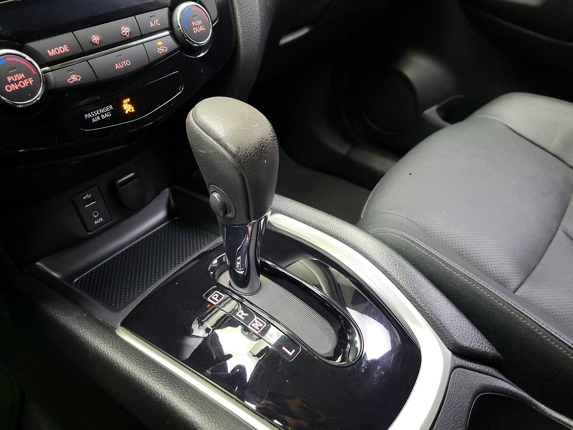 Thumbnail: 2016 Nissan Rogue - 18