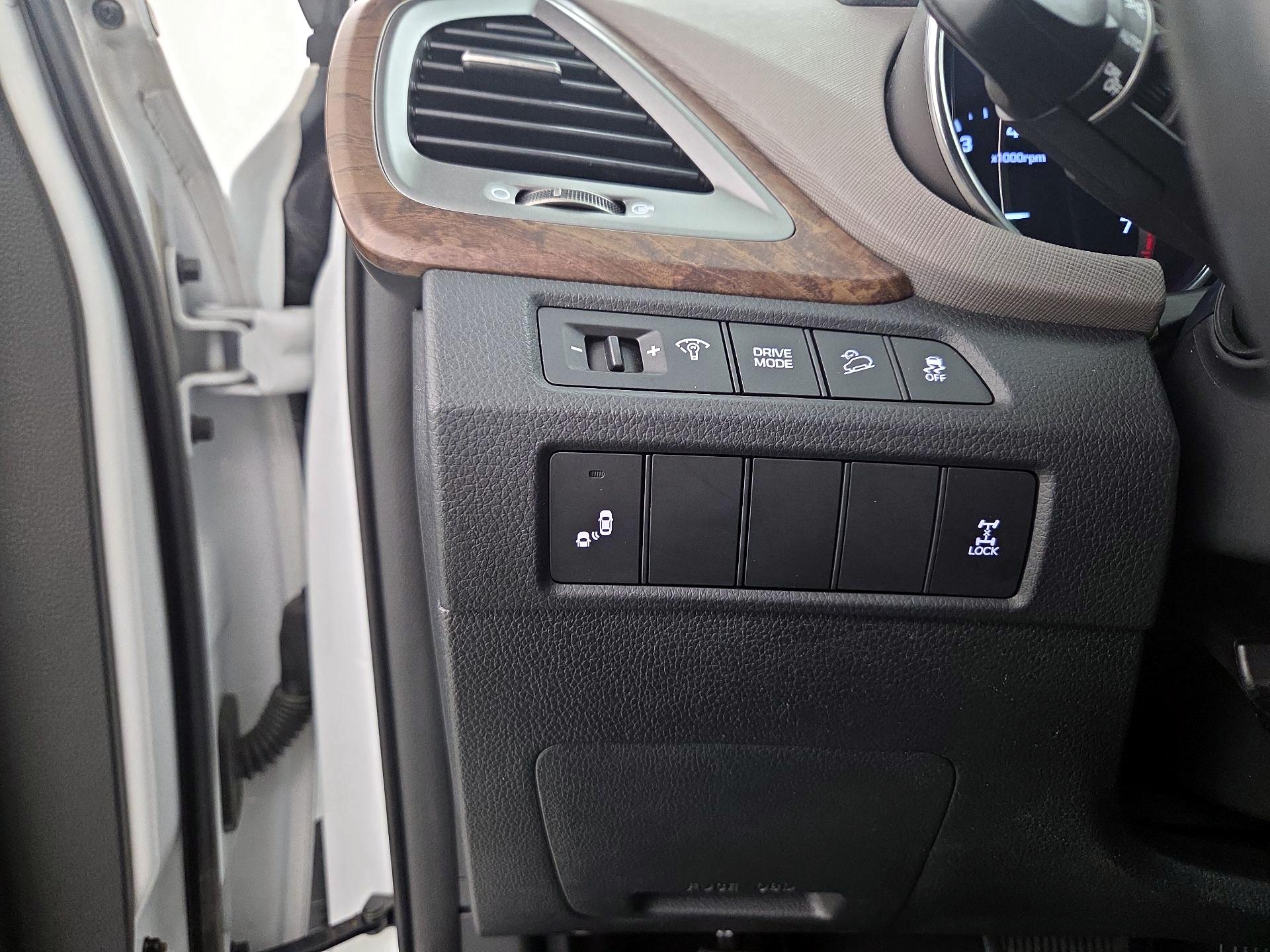 Thumbnail: 2018 Hyundai Santa Fe - 13