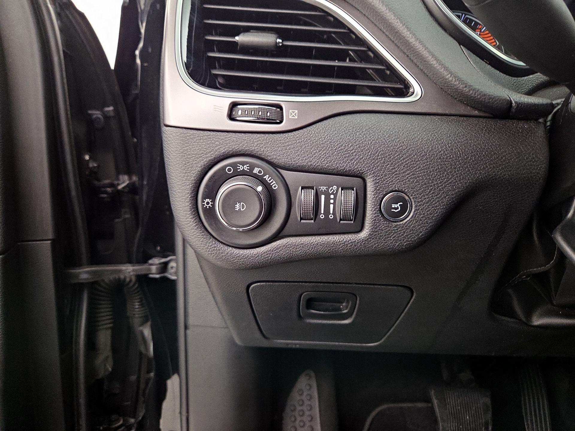 Thumbnail: 2019 Jeep Cherokee - 13