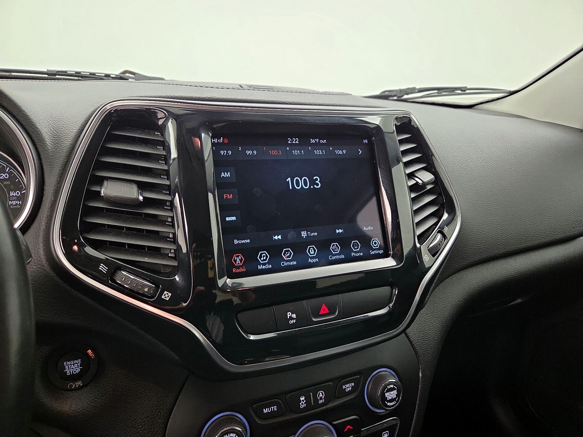 Thumbnail: 2019 Jeep Cherokee - 15