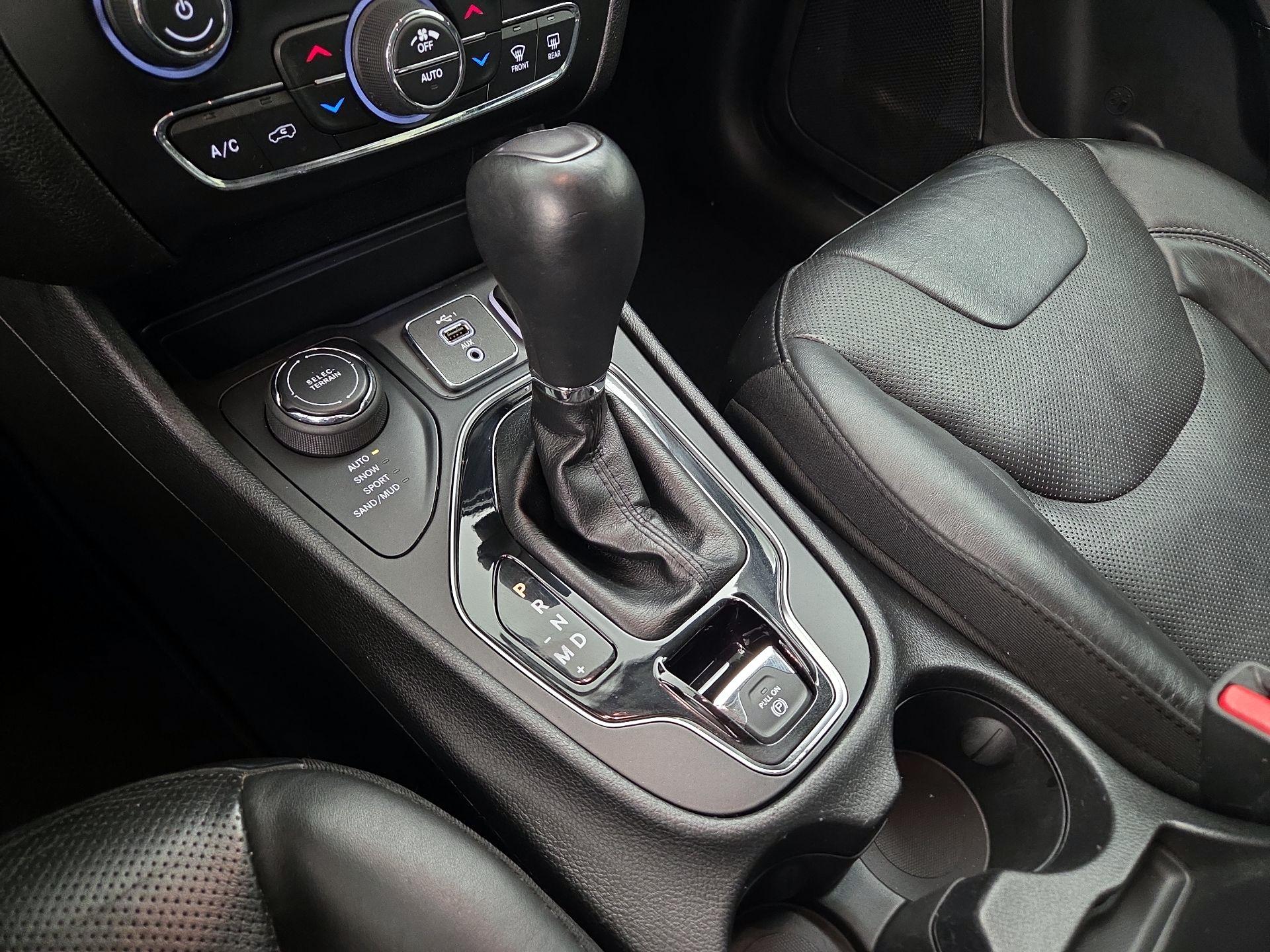 Thumbnail: 2019 Jeep Cherokee - 17