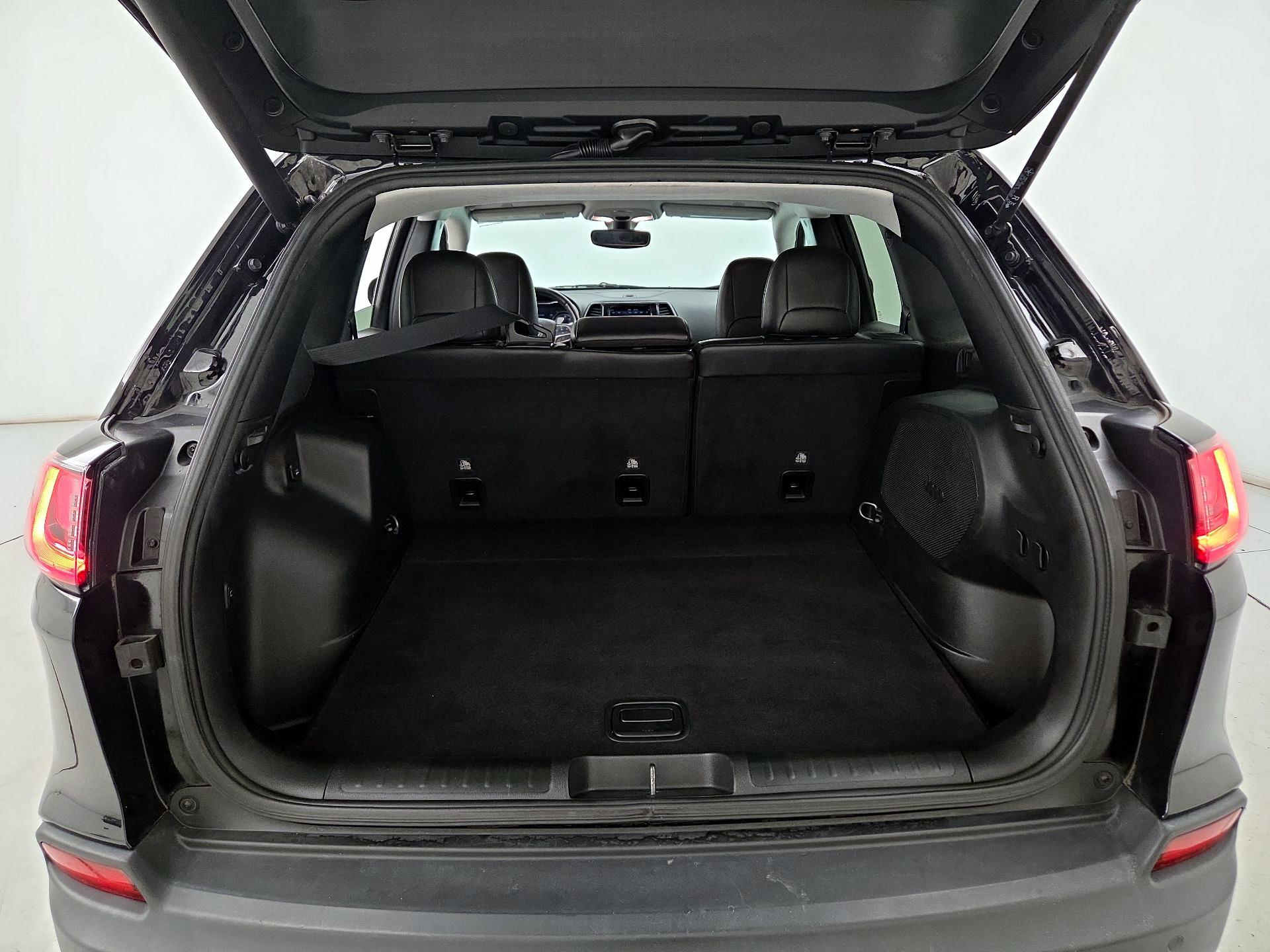 Thumbnail: 2019 Jeep Cherokee - 20