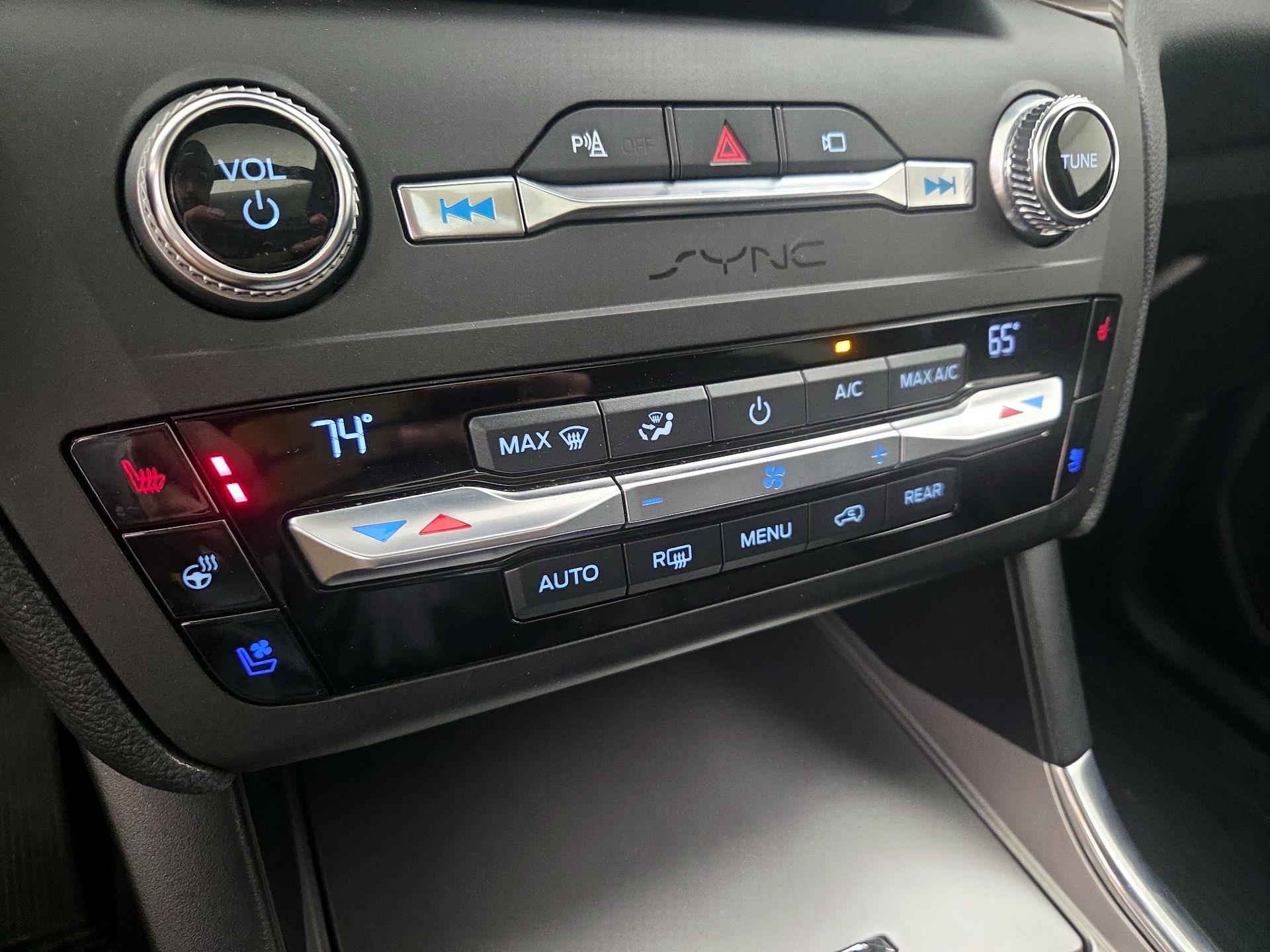 Thumbnail: 2020 Ford Explorer - 17