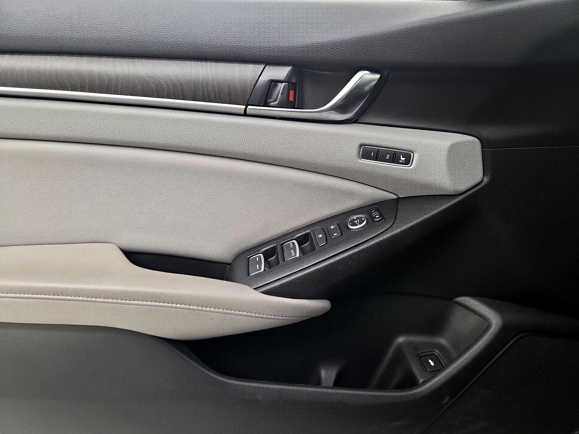 Thumbnail: 2018 Honda Accord - 12