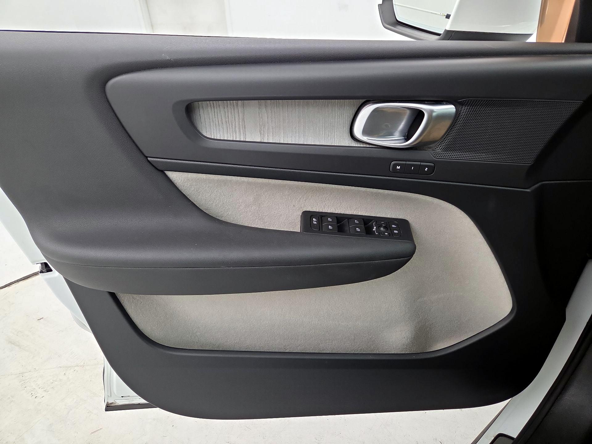 Thumbnail: 2019 Volvo XC40 - 12