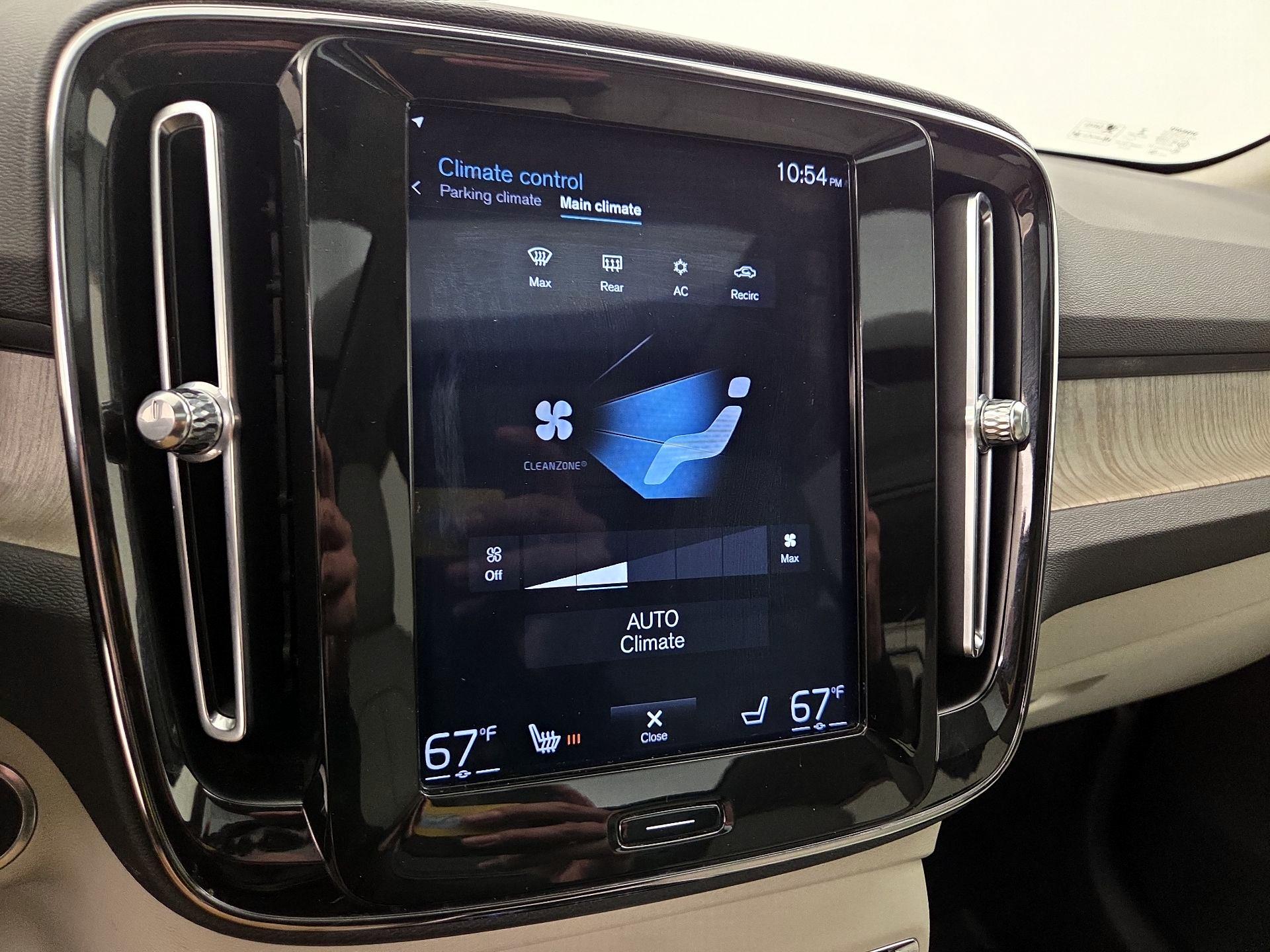 Thumbnail: 2019 Volvo XC40 - 17