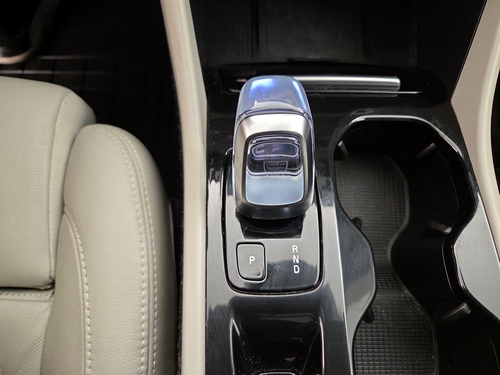 Thumbnail: 2019 Volvo XC40 - 18