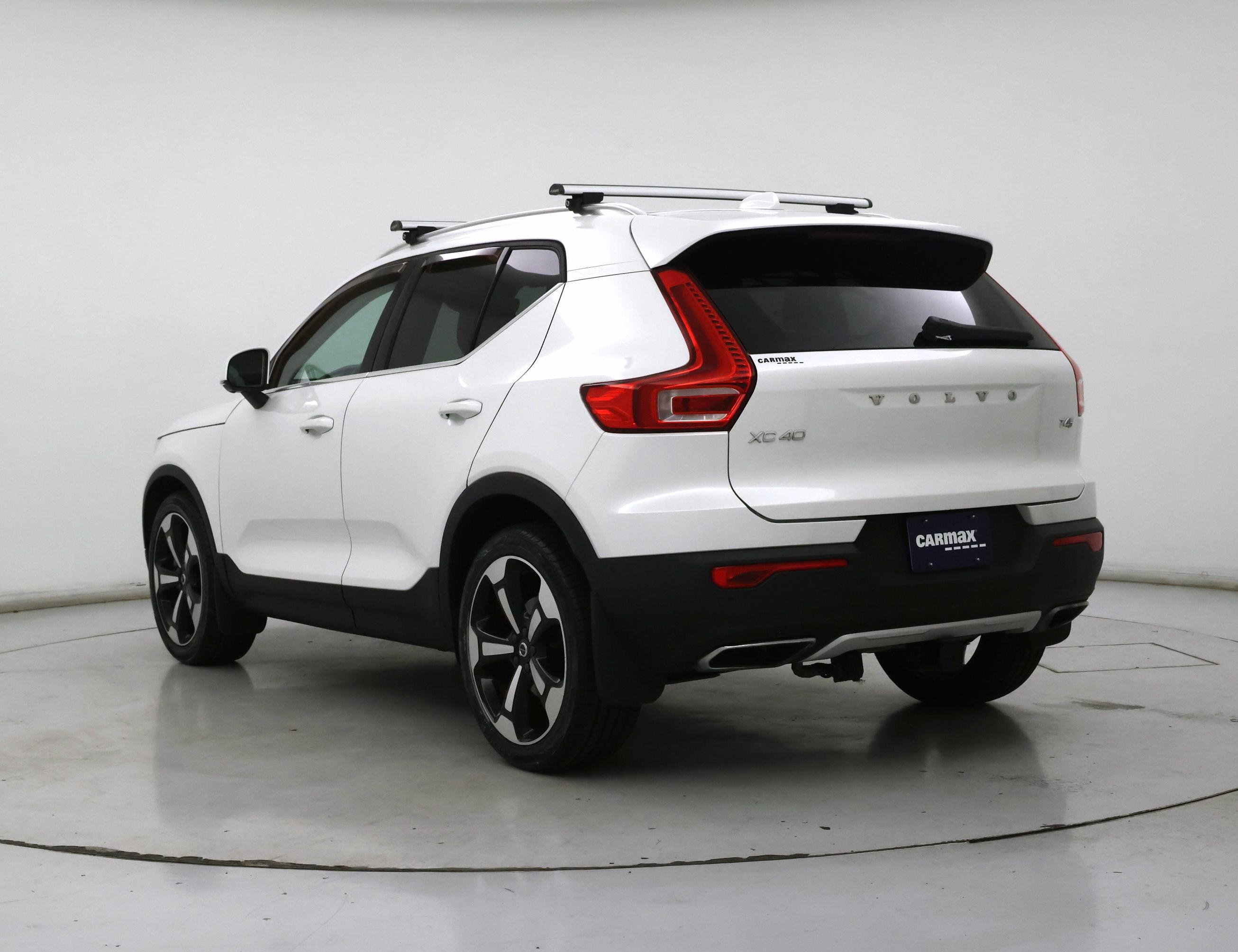 Thumbnail: 2019 Volvo XC40 - 2
