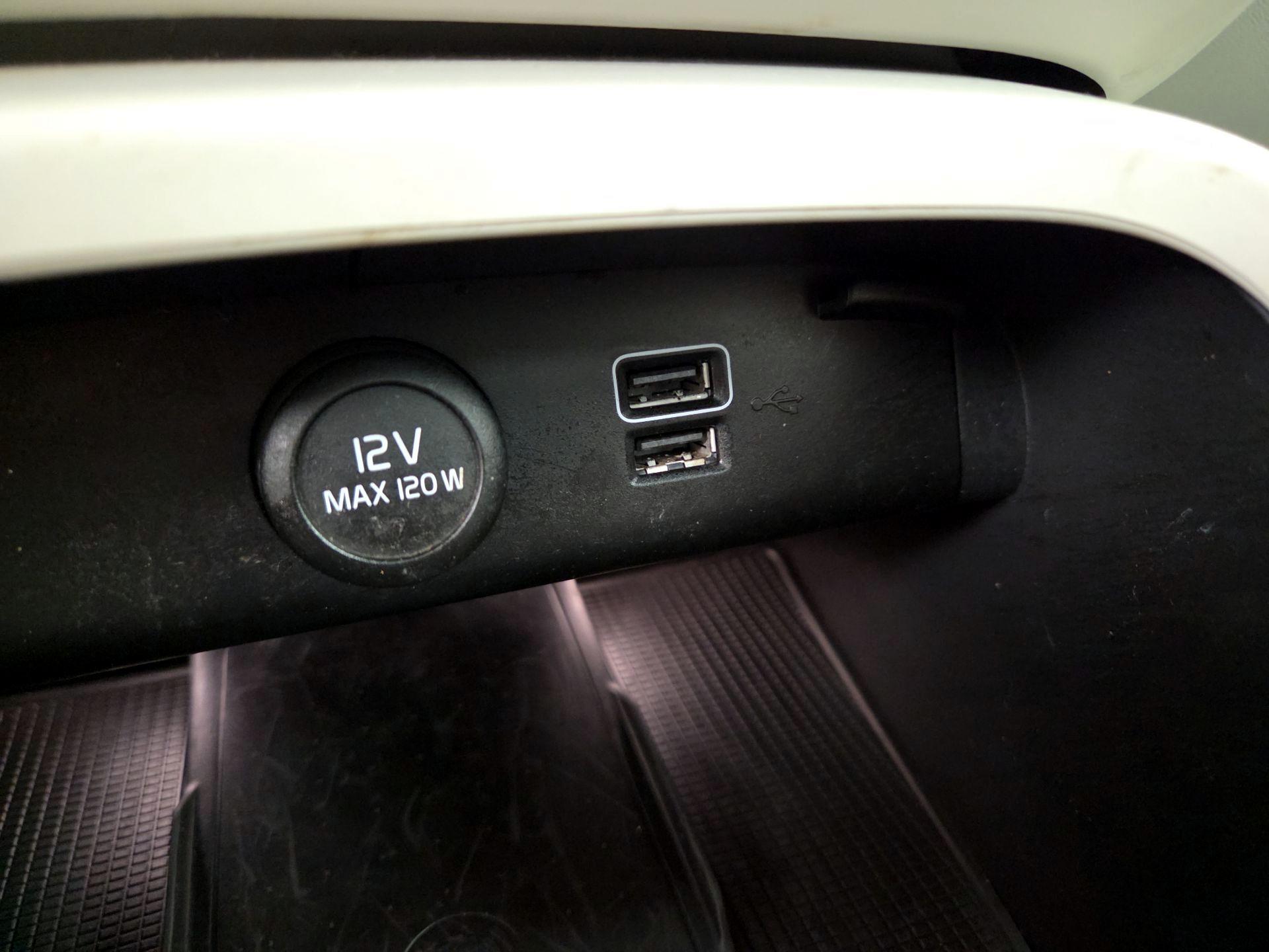 Thumbnail: 2019 Volvo XC40 - 19