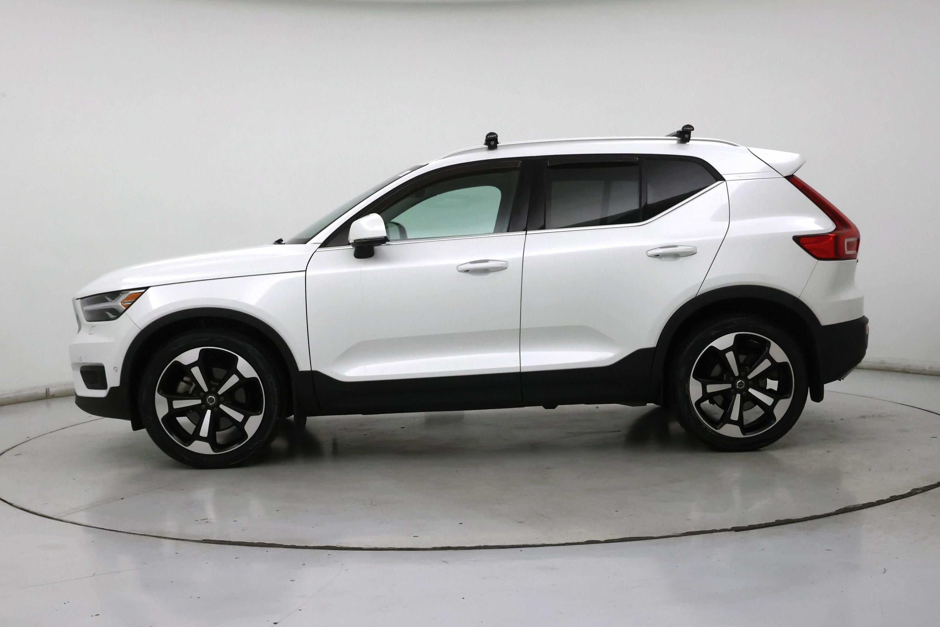 Thumbnail: 2019 Volvo XC40 - 3