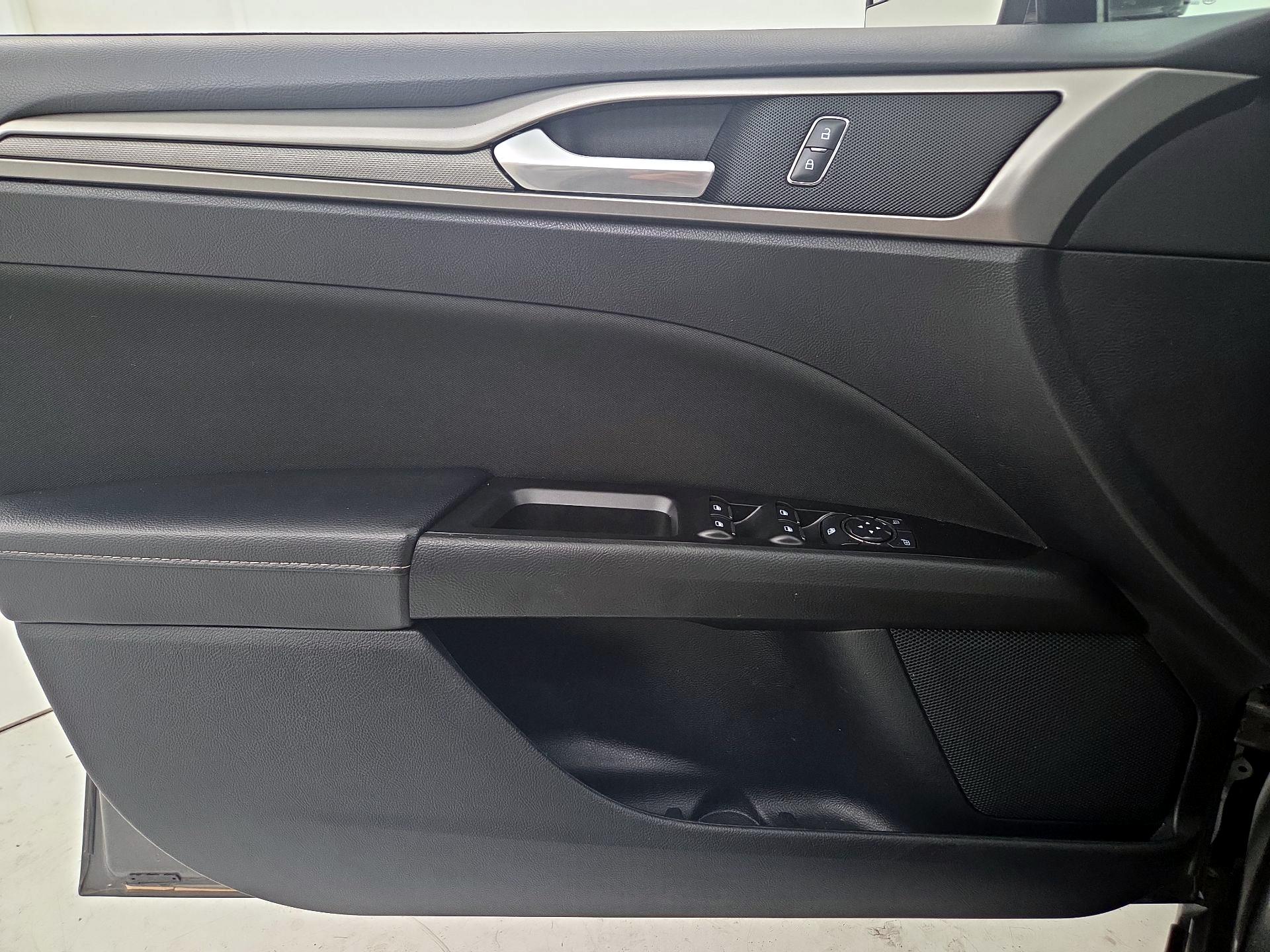 Thumbnail: 2017 Ford Fusion - 12