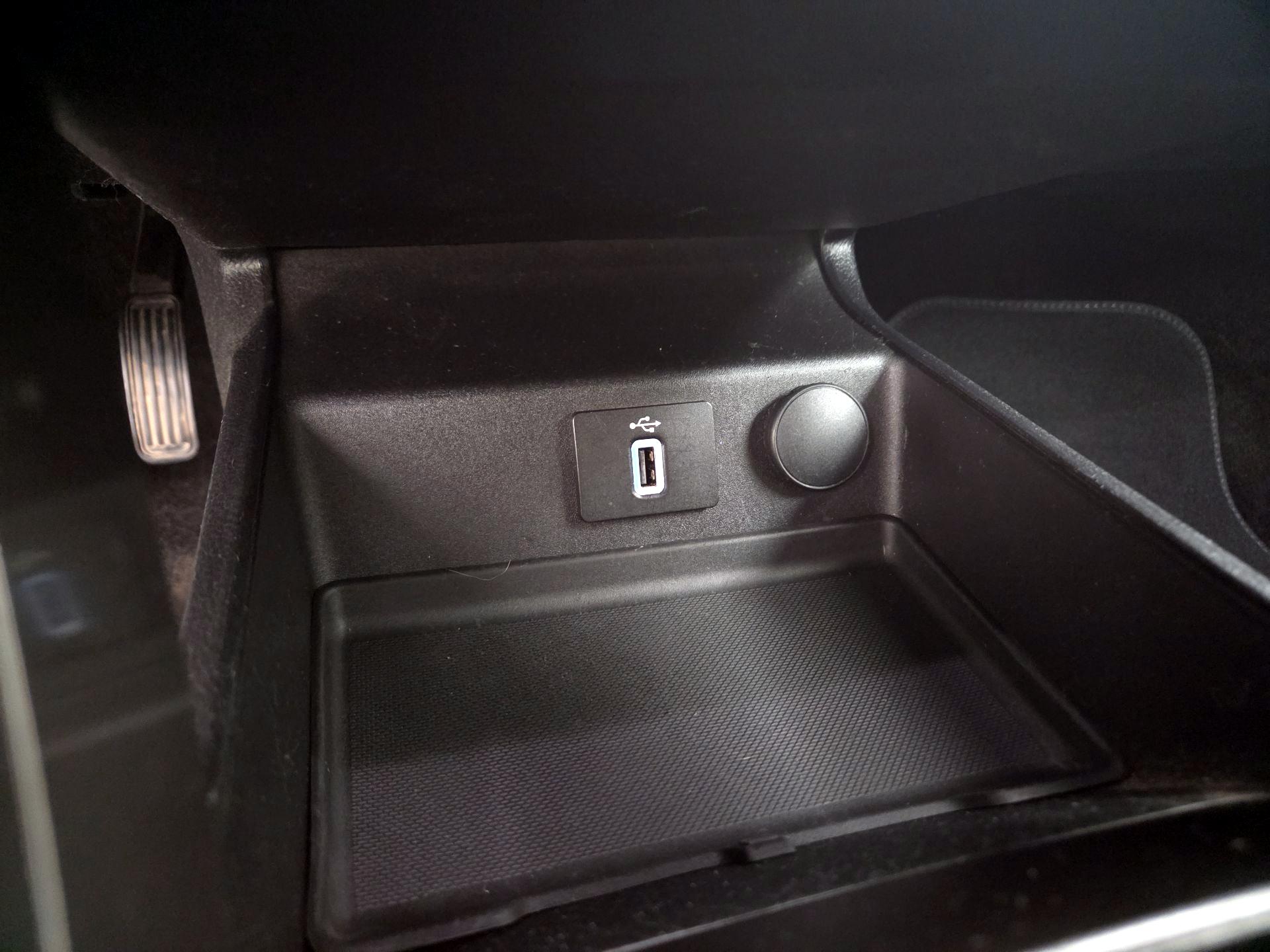 Thumbnail: 2017 Ford Fusion - 19