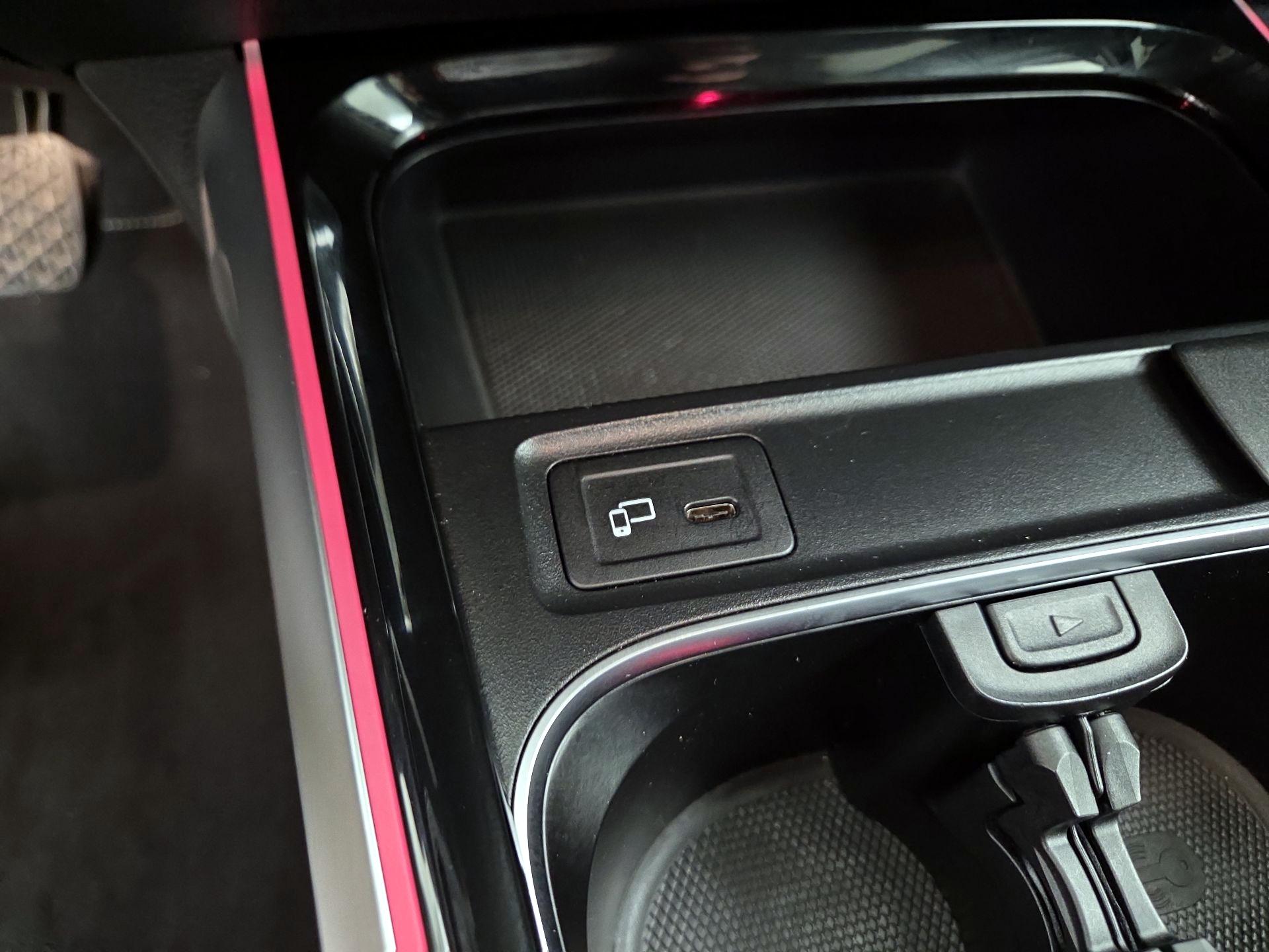 Thumbnail: 2023 Mercedes-Benz GLB - 18