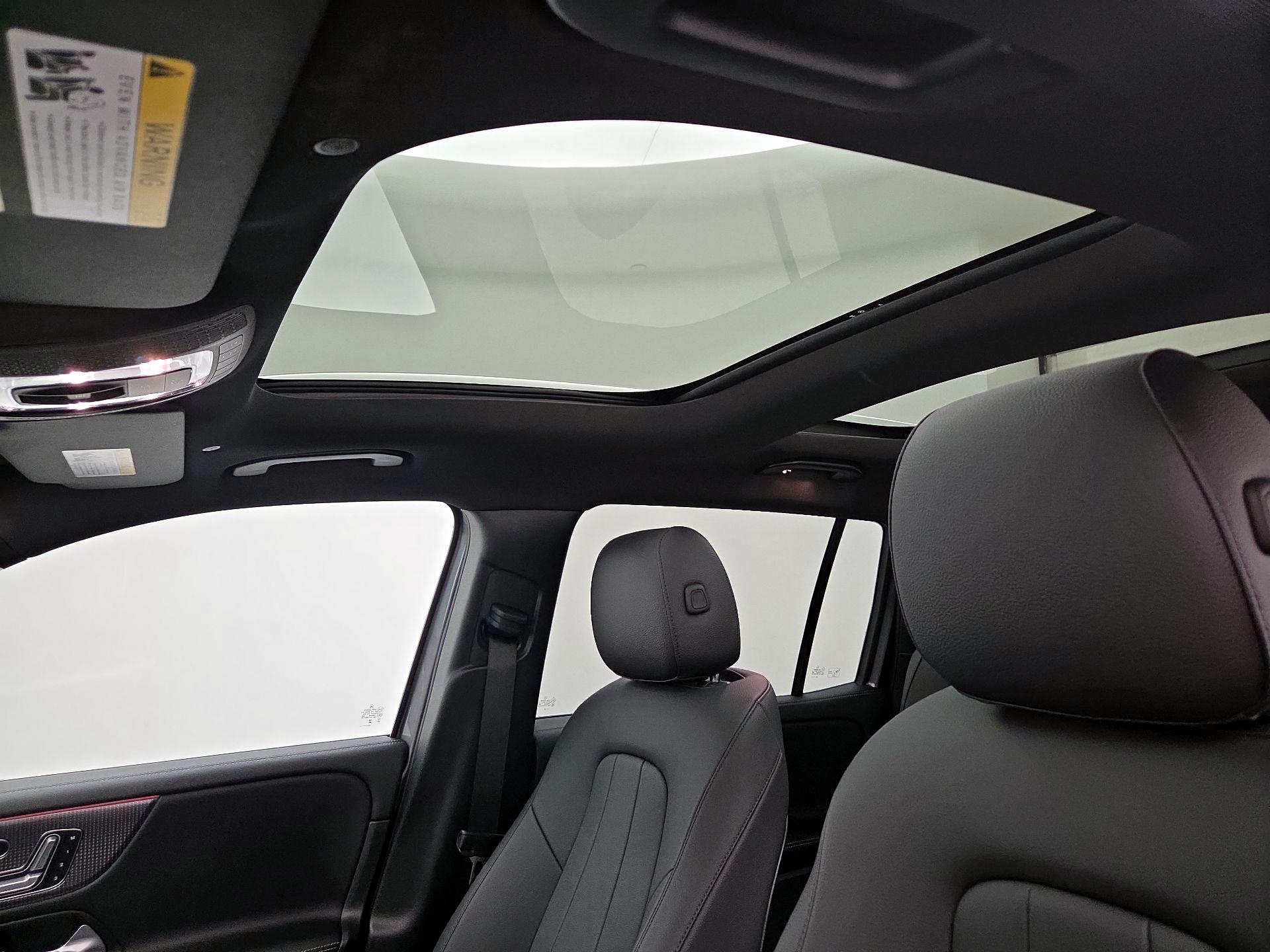 Thumbnail: 2023 Mercedes-Benz GLB - 19