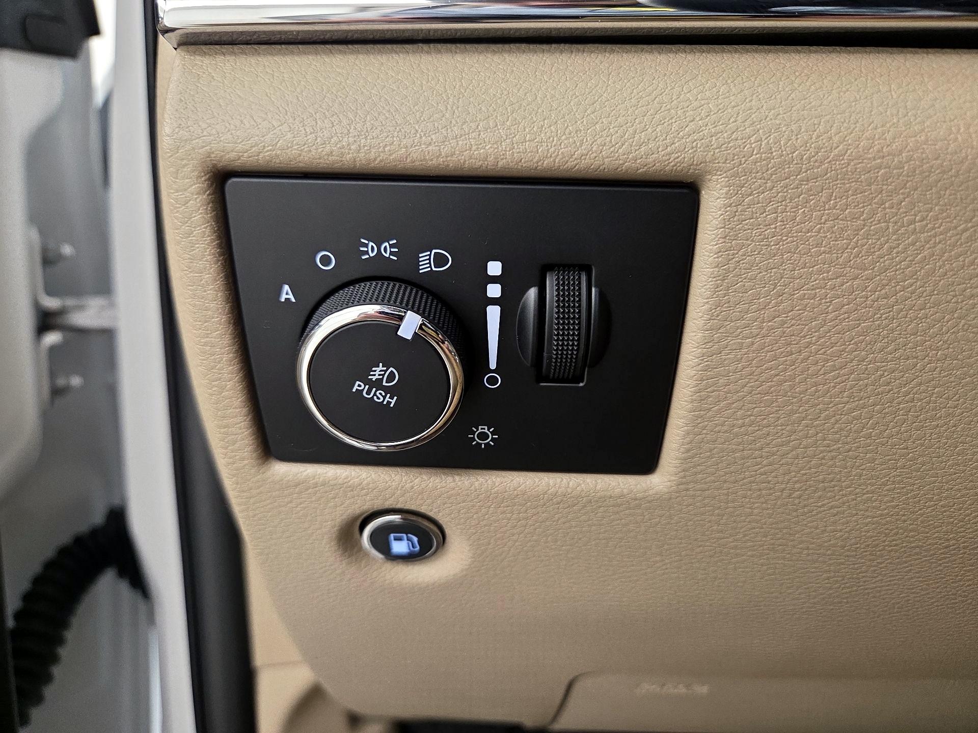 Thumbnail: 2020 Jeep Grand Cherokee - 13