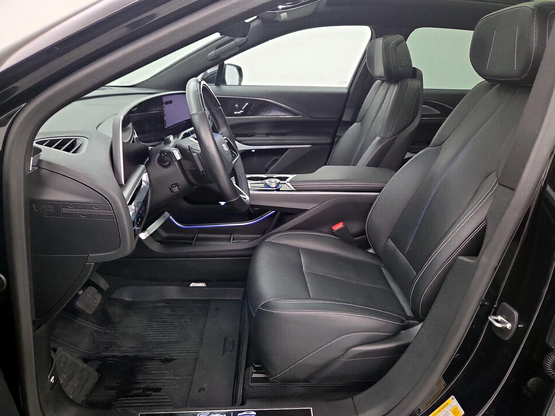 Thumbnail: 2023 Cadillac Lyriq - 11