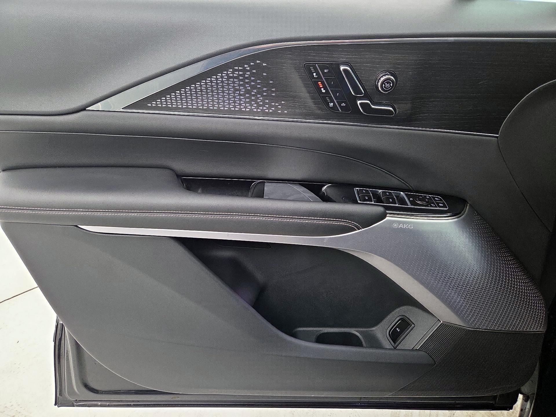 Thumbnail: 2023 Cadillac Lyriq - 12