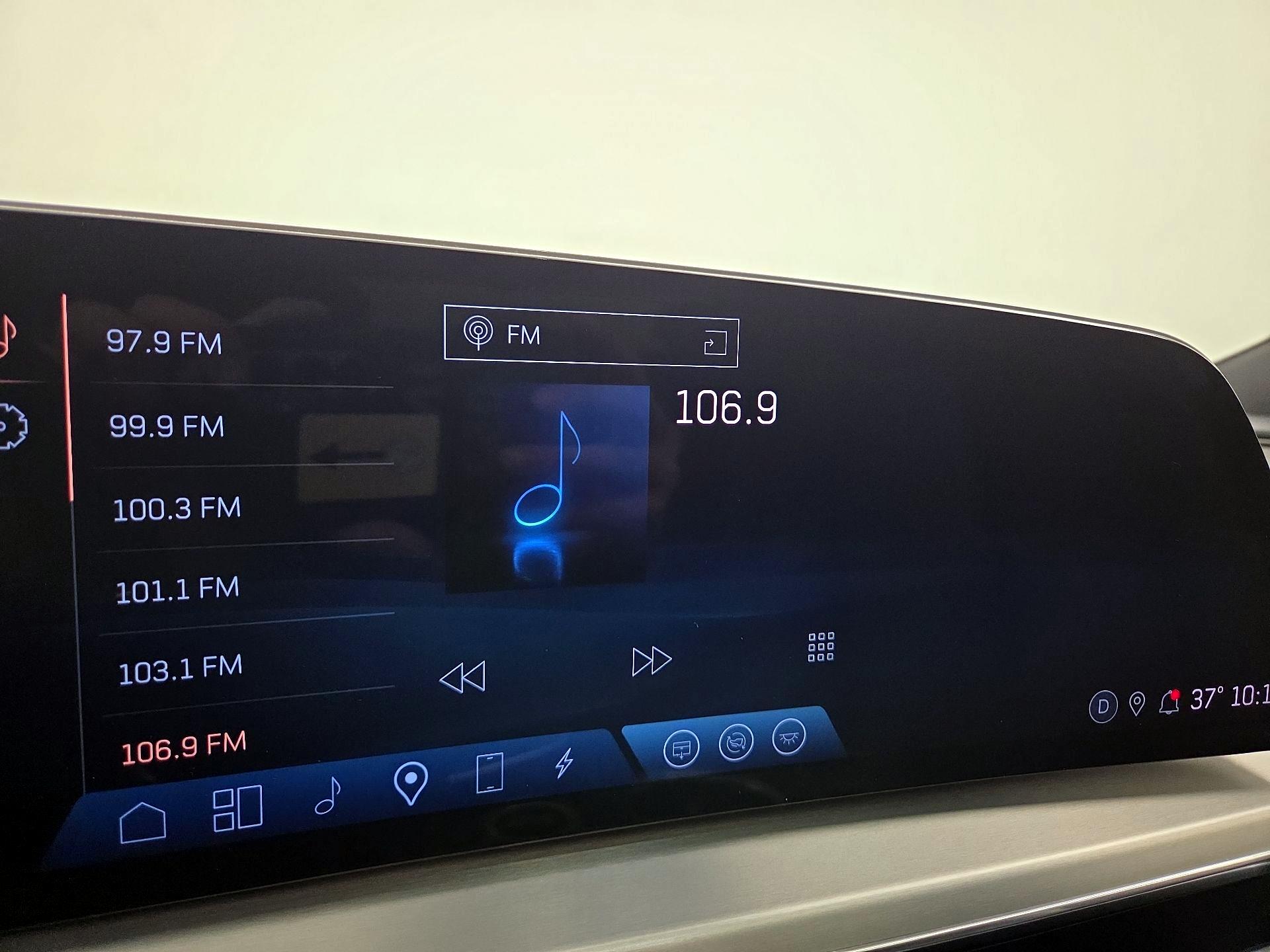 Thumbnail: 2023 Cadillac Lyriq - 15
