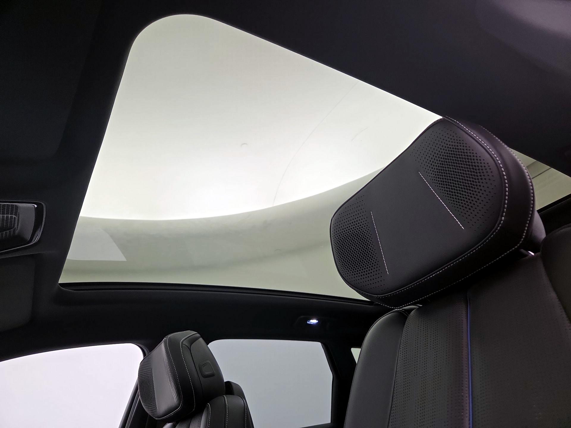 Thumbnail: 2023 Cadillac Lyriq - 18