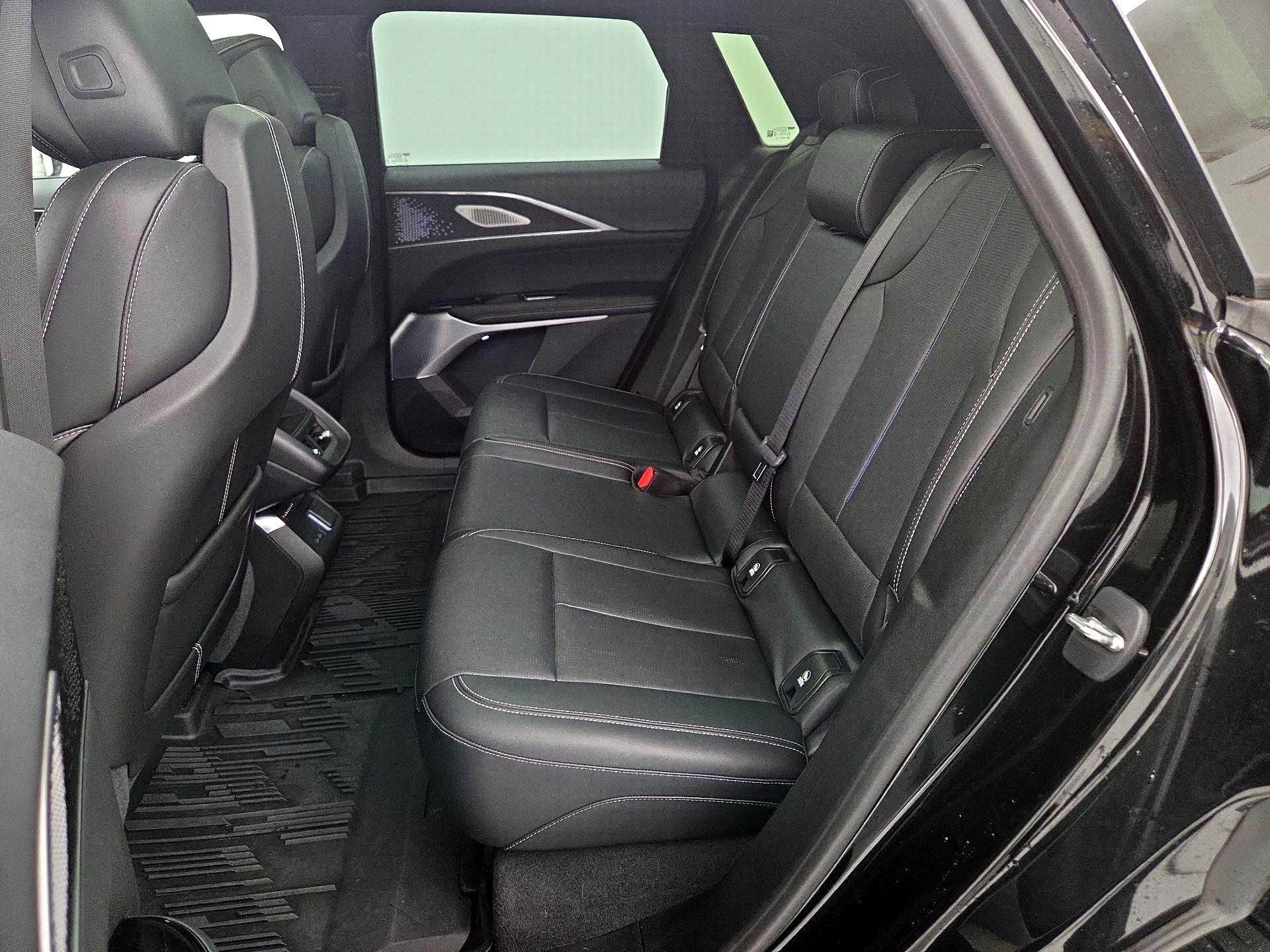 Thumbnail: 2023 Cadillac Lyriq - 19