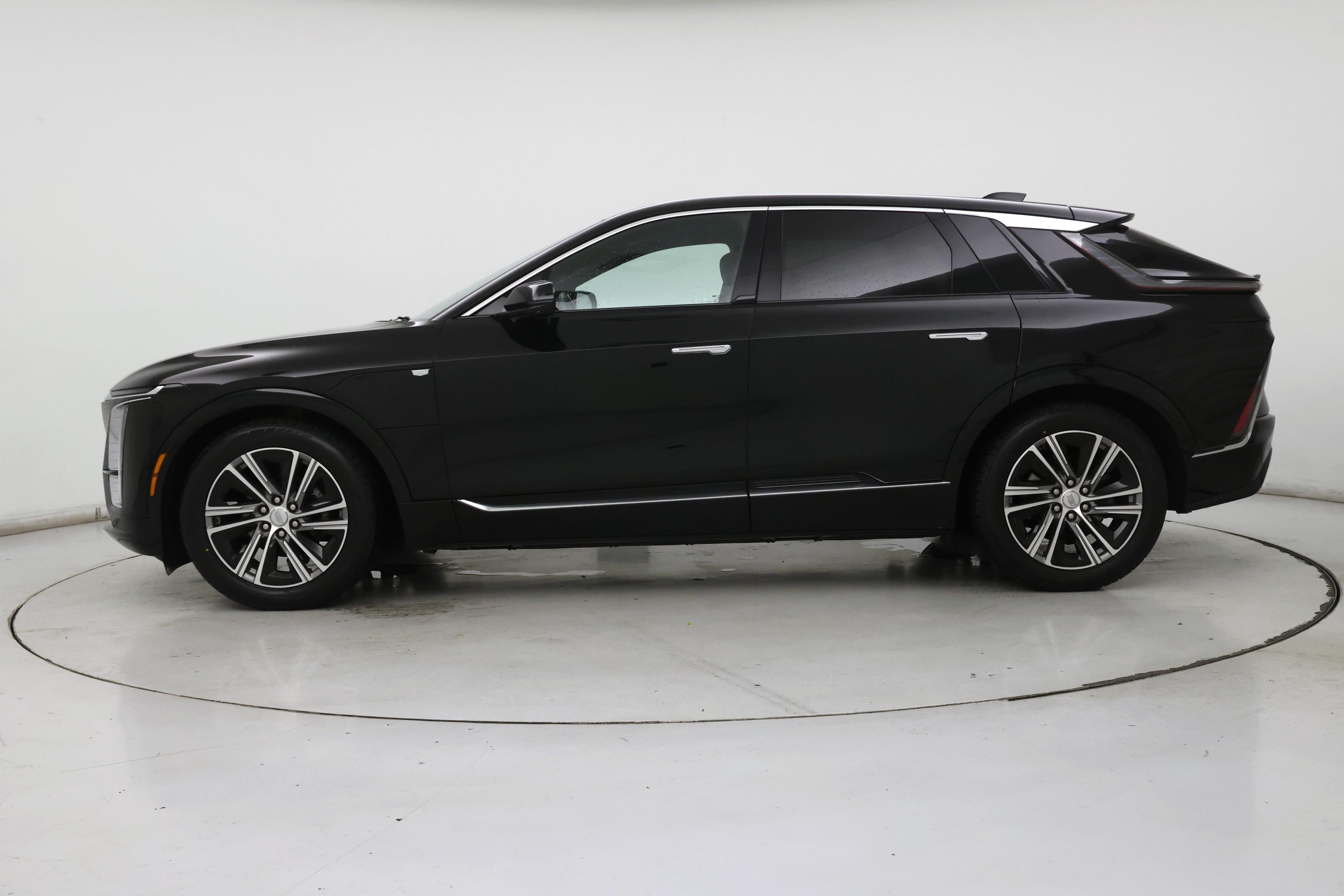 Thumbnail: 2023 Cadillac Lyriq - 3