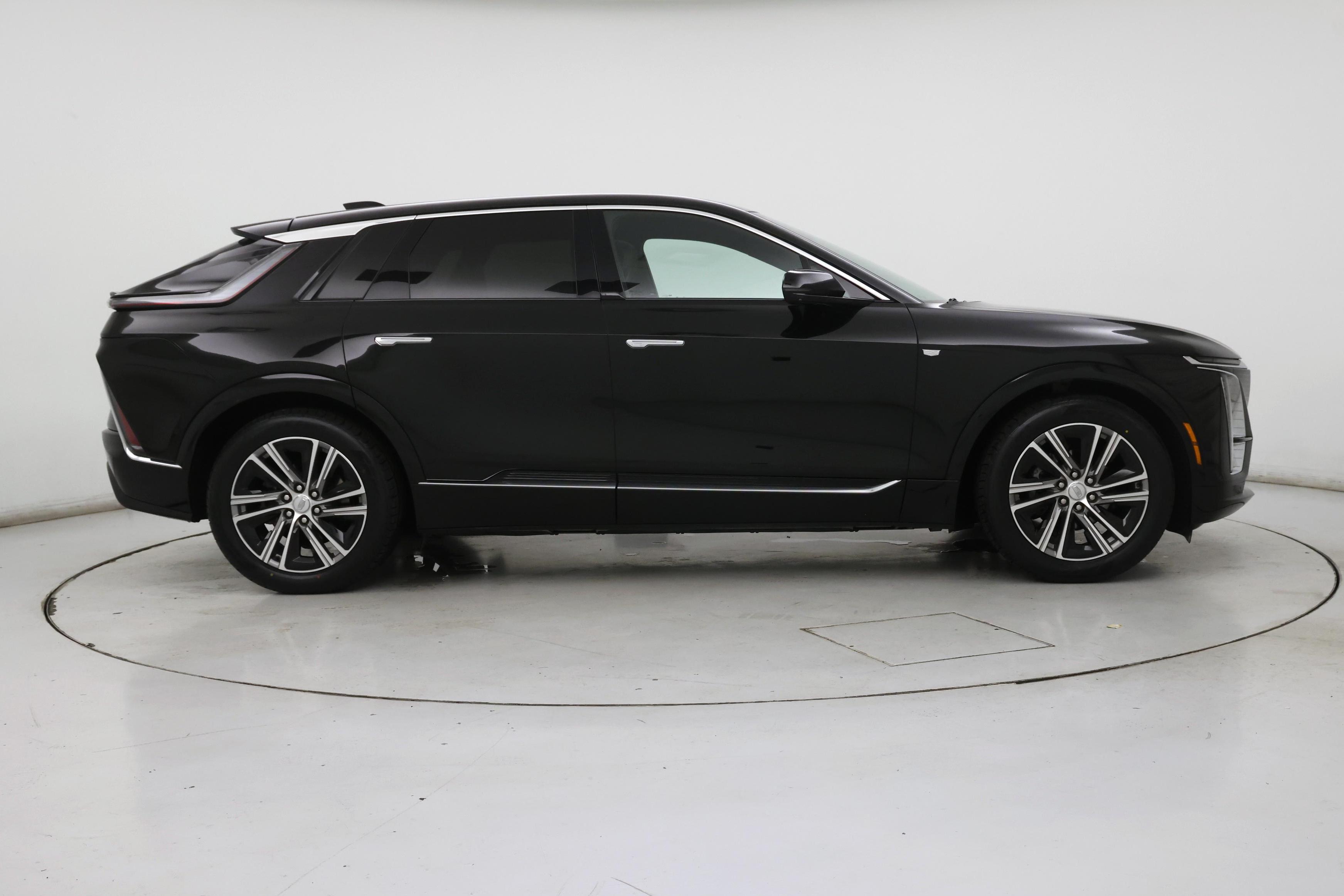 Thumbnail: 2023 Cadillac Lyriq - 7