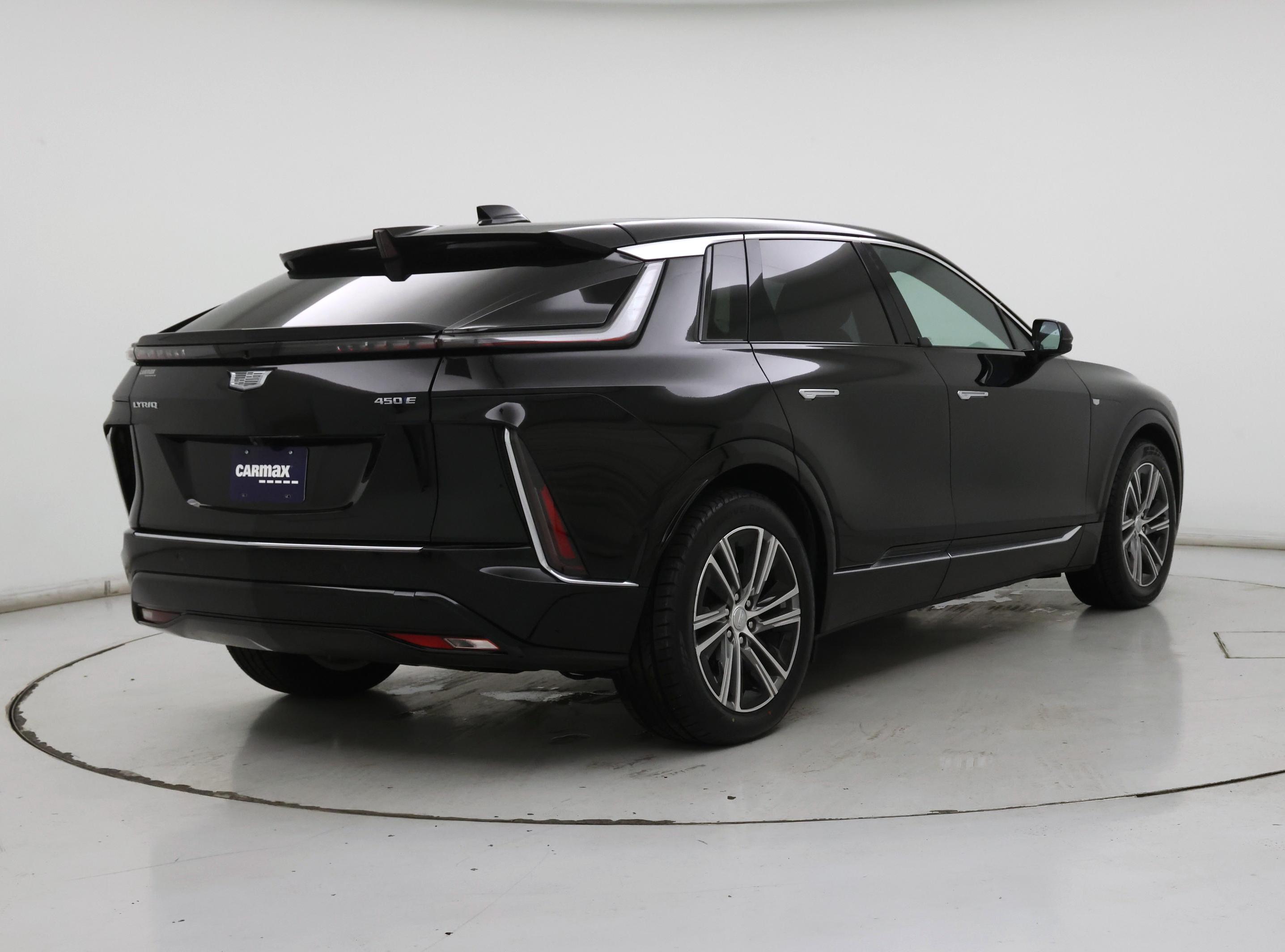 Thumbnail: 2023 Cadillac Lyriq - 8