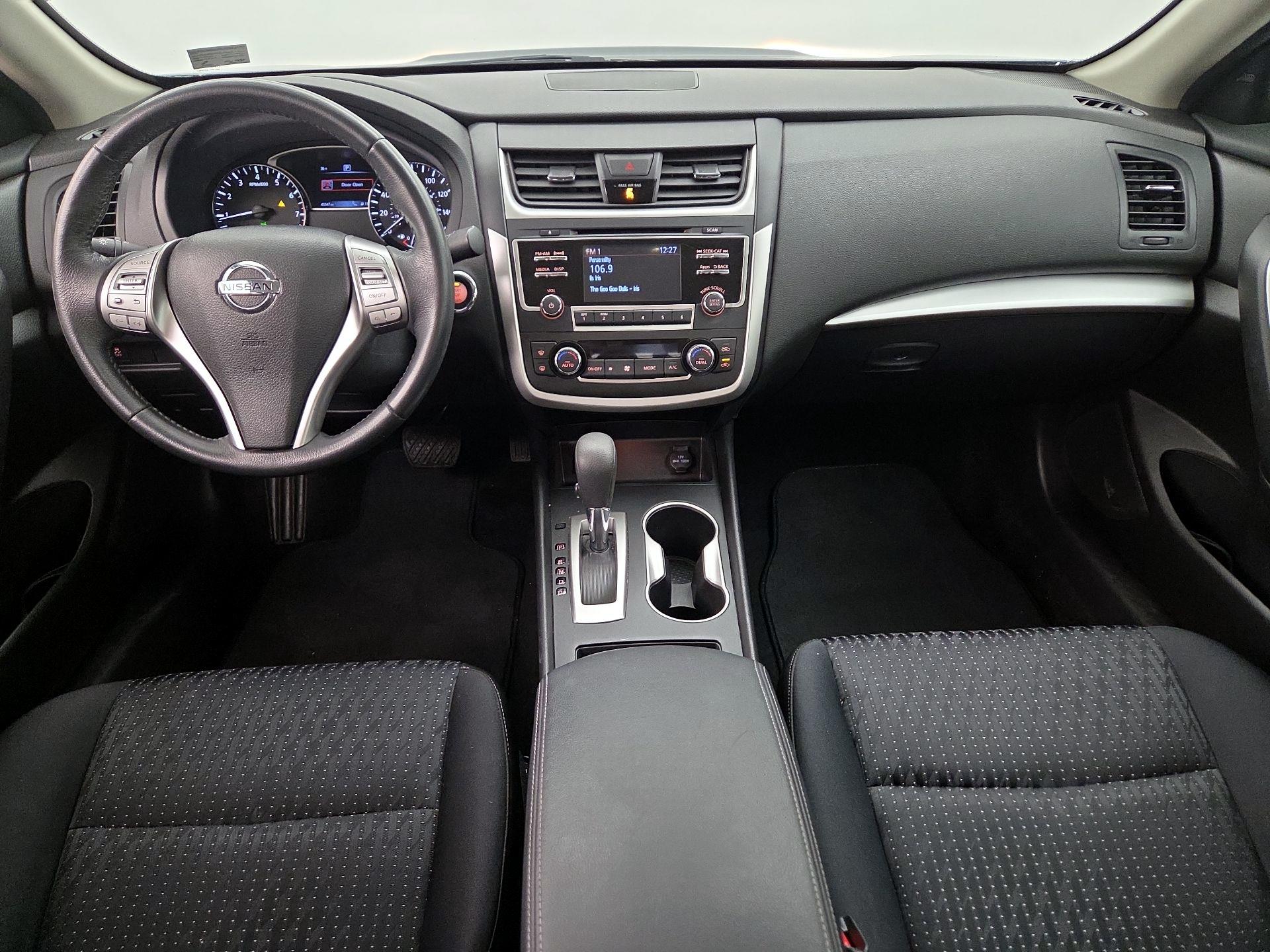 Thumbnail: 2016 Nissan Altima - 9