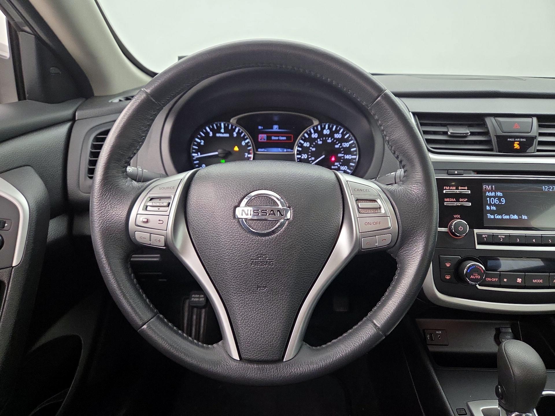 Thumbnail: 2016 Nissan Altima - 10