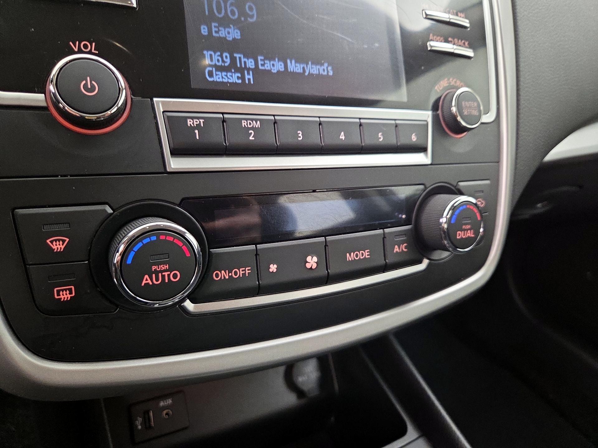 Thumbnail: 2016 Nissan Altima - 16