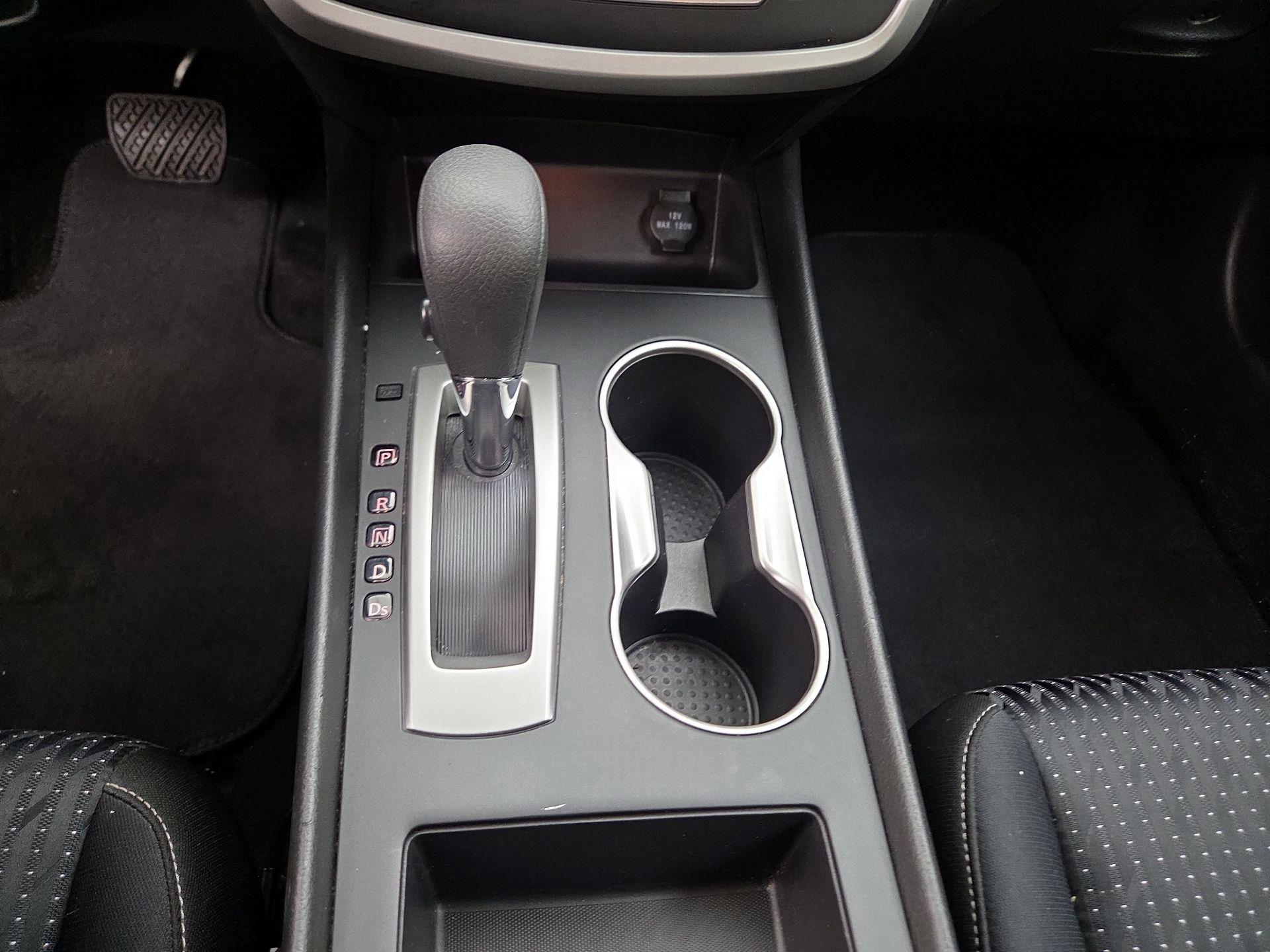 Thumbnail: 2016 Nissan Altima - 17