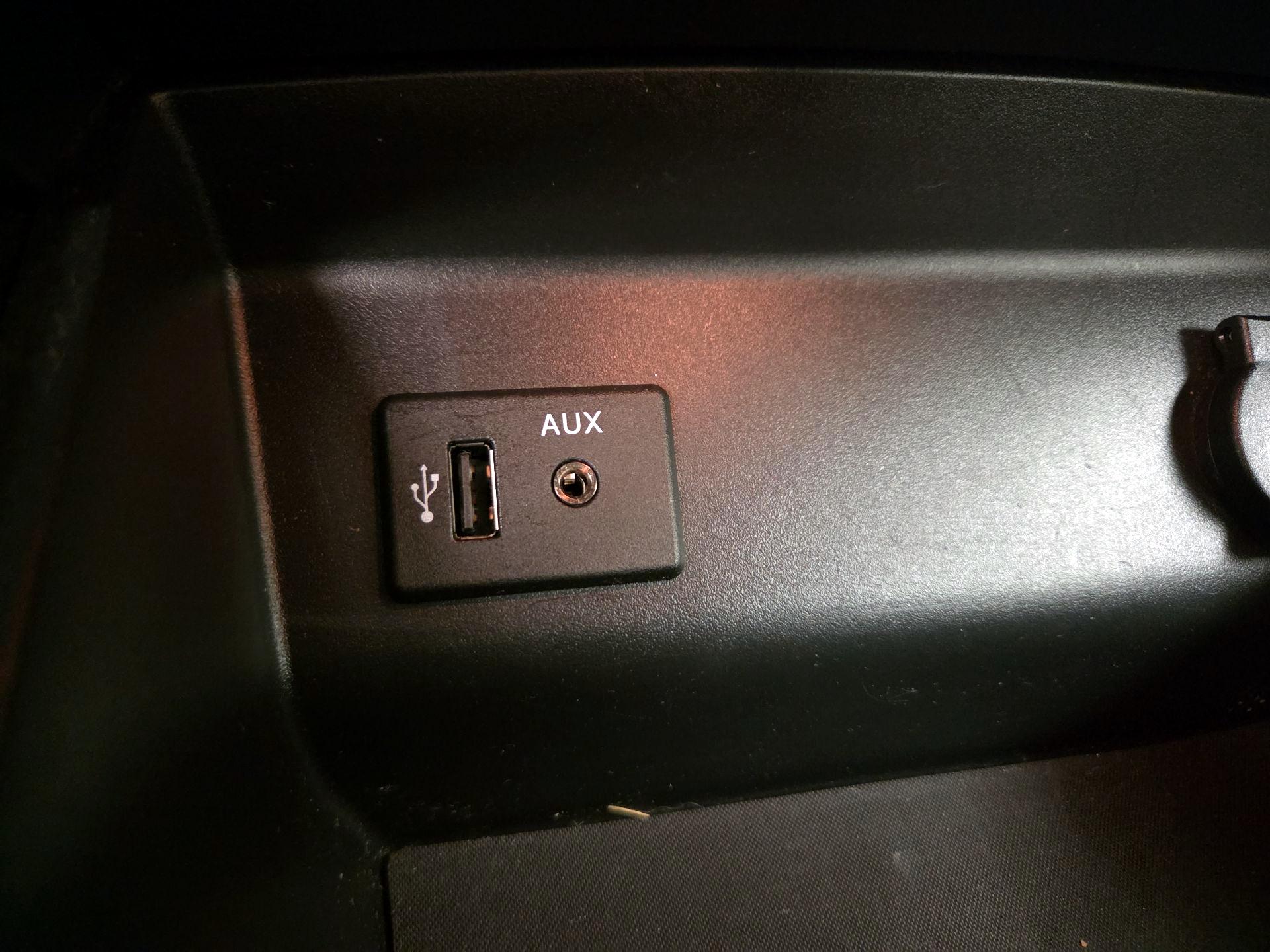 Thumbnail: 2016 Nissan Altima - 18