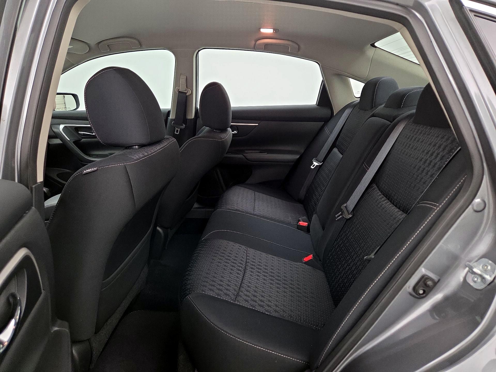 Thumbnail: 2016 Nissan Altima - 19