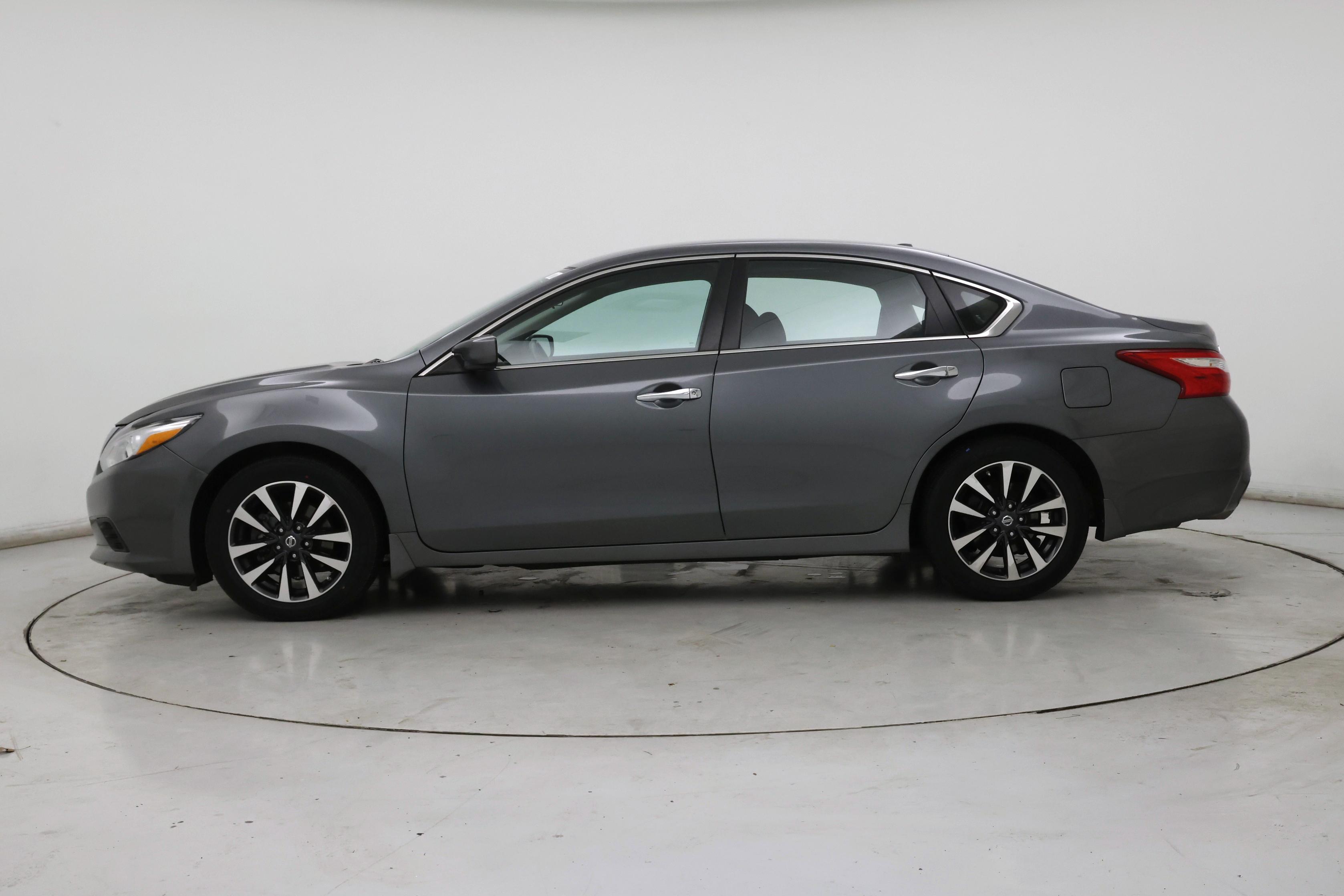 Thumbnail: 2016 Nissan Altima - 3