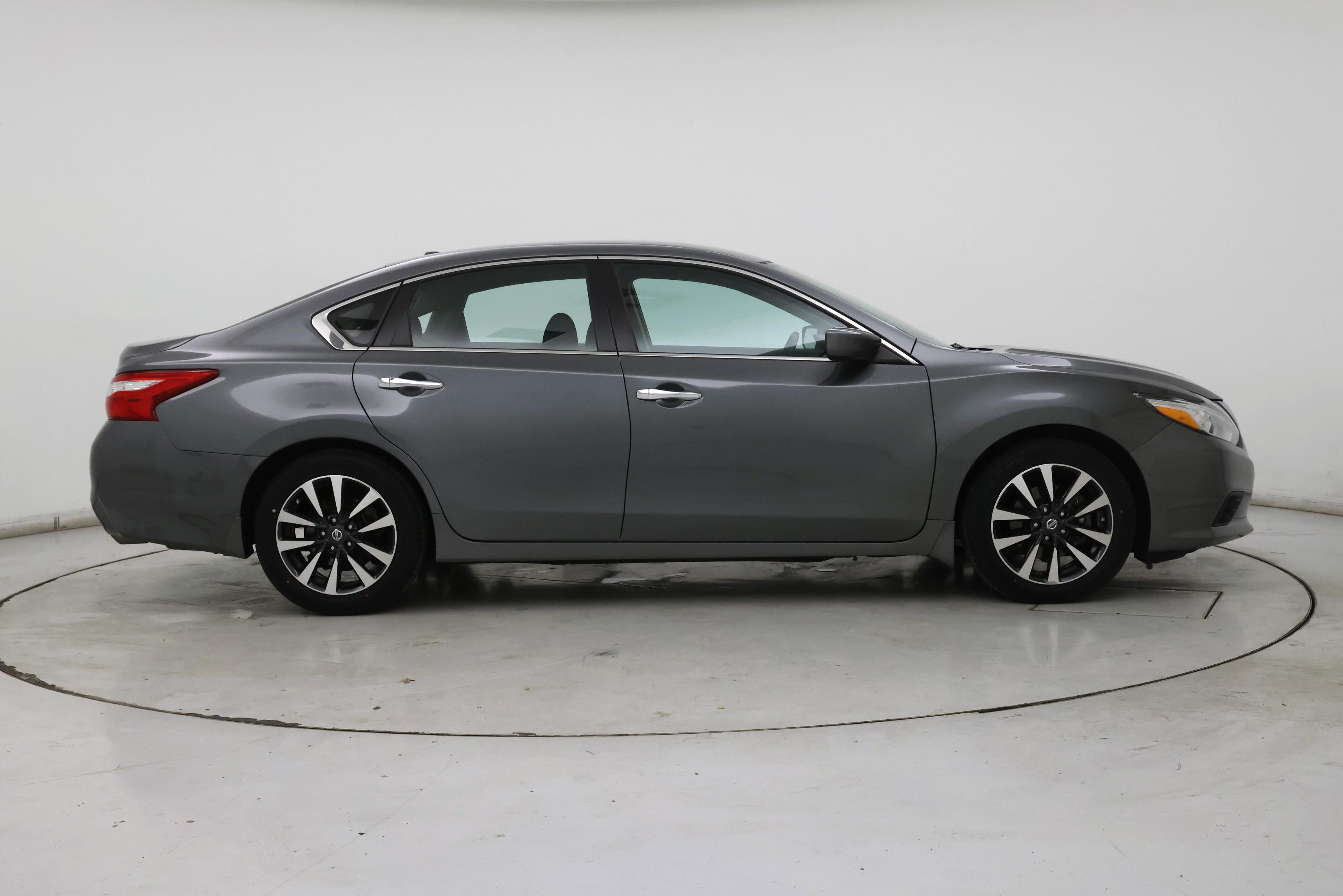 Thumbnail: 2016 Nissan Altima - 7