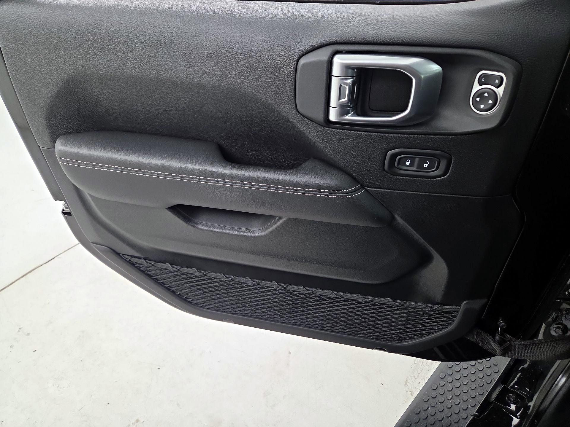 Thumbnail: 2020 Jeep Wrangler - 12