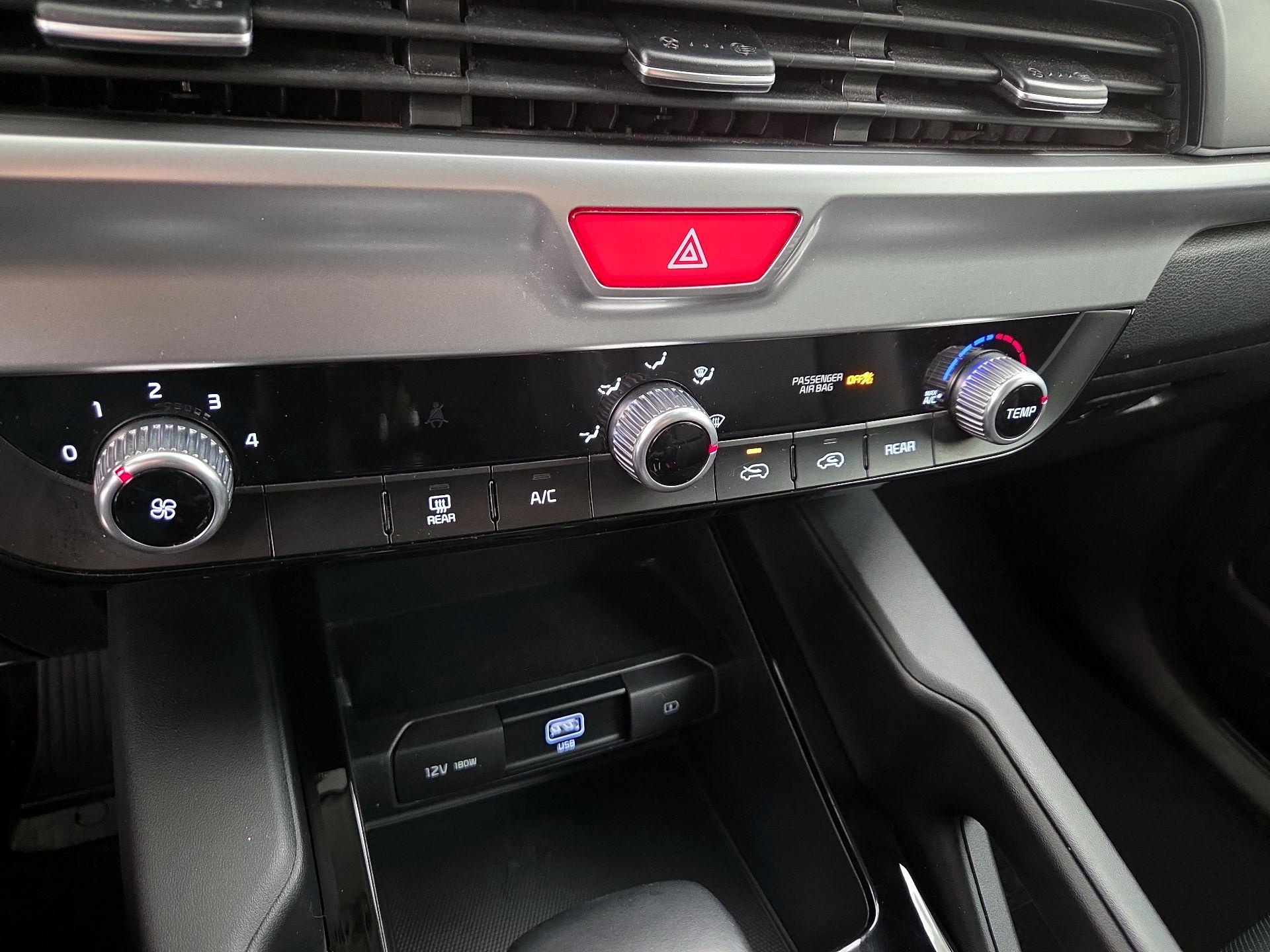 Thumbnail: 2021 Kia Telluride - 16