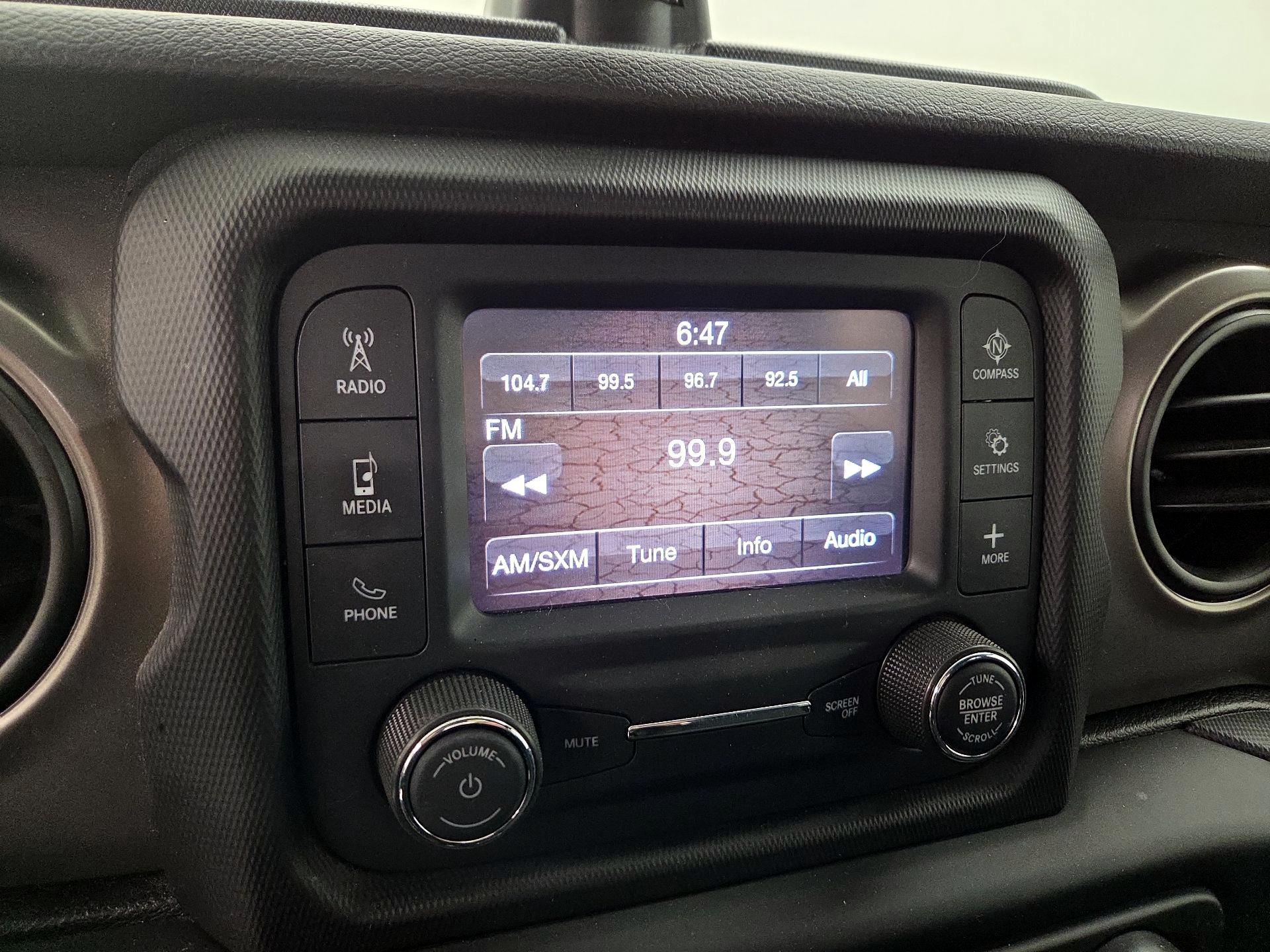 Thumbnail: 2021 Jeep Gladiator - 15