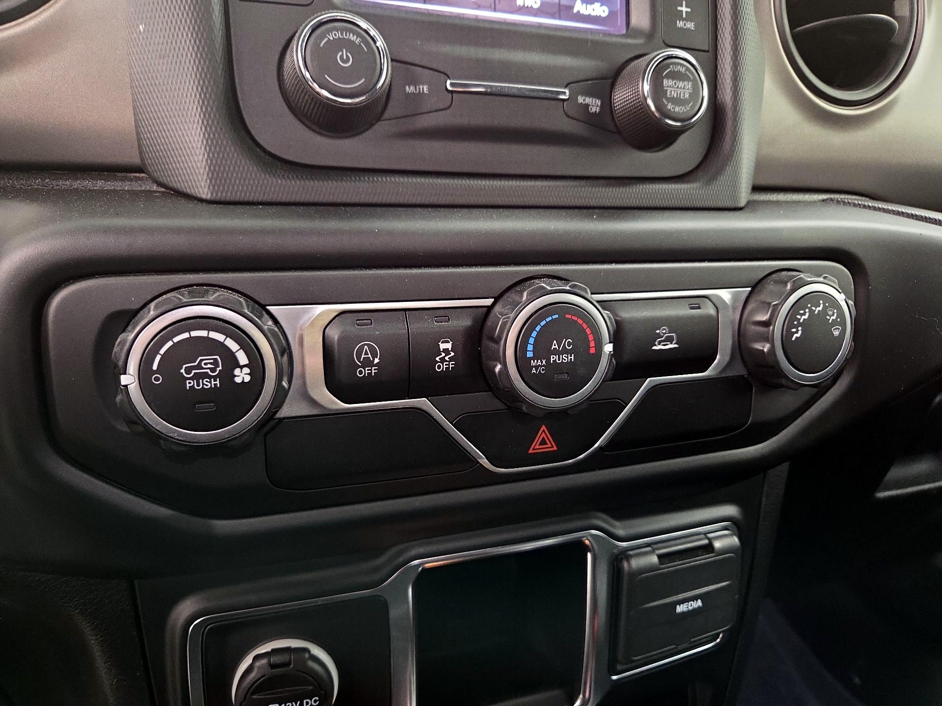 Thumbnail: 2021 Jeep Gladiator - 16