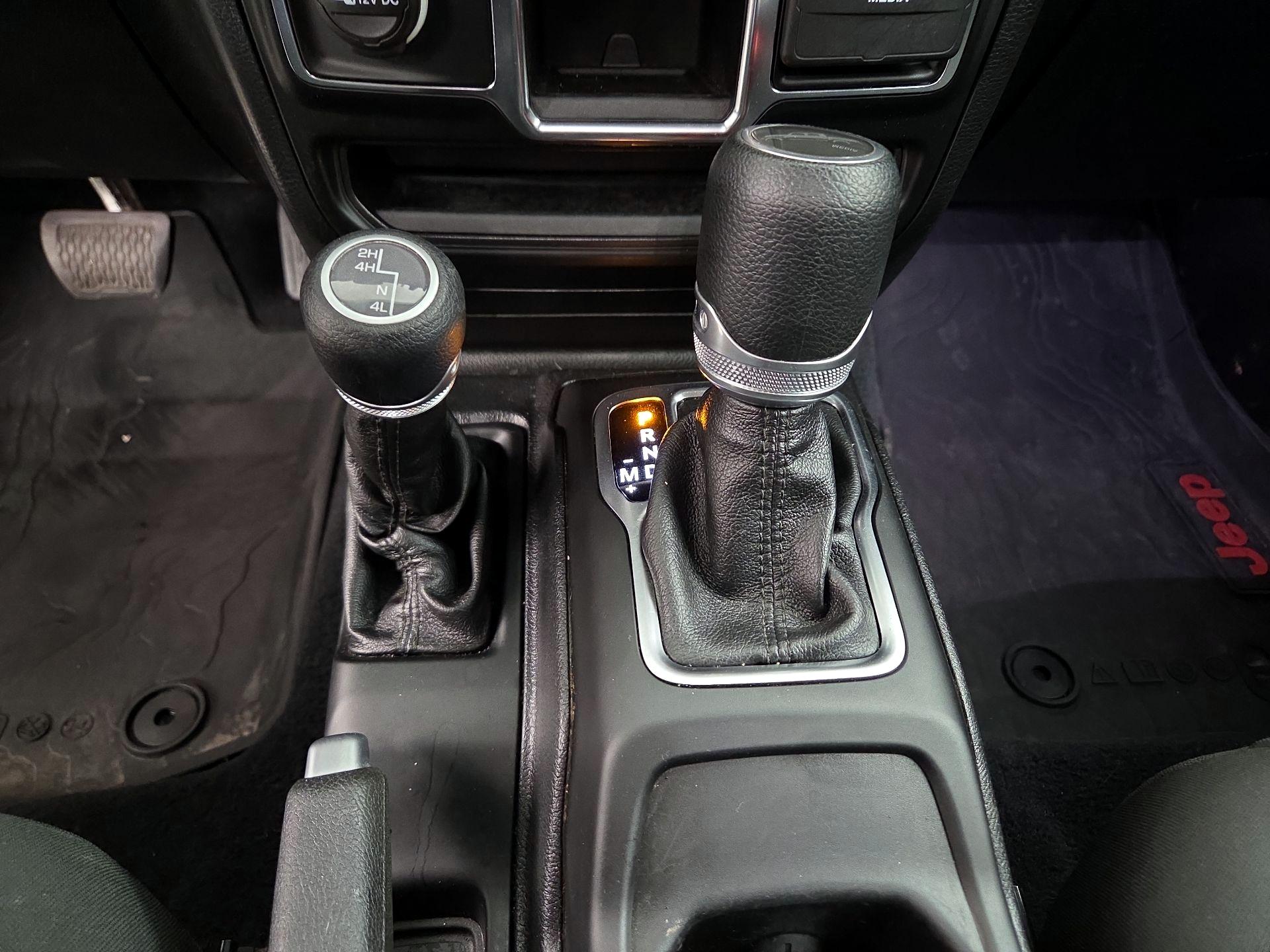 Thumbnail: 2021 Jeep Gladiator - 17