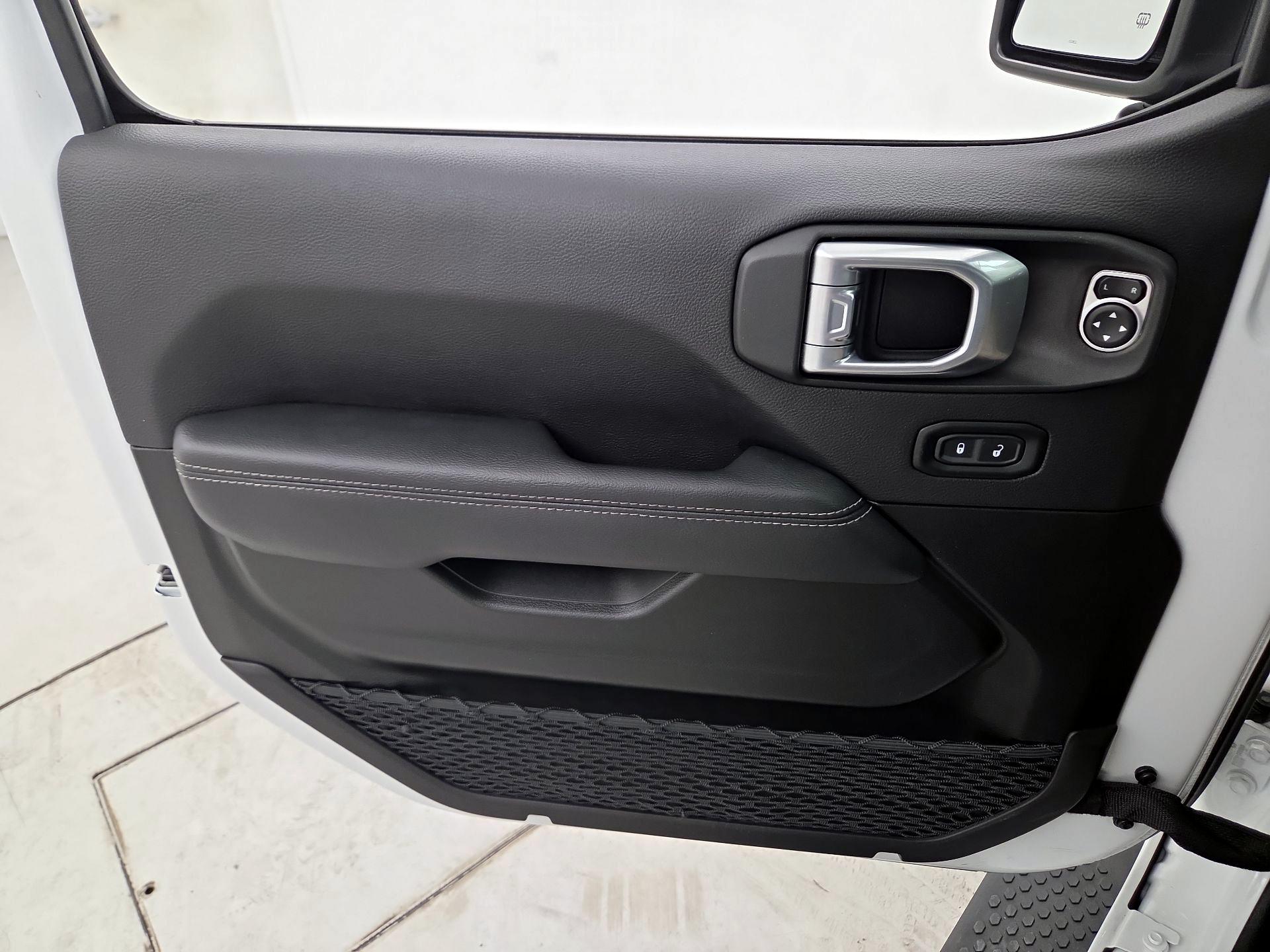 Thumbnail: 2022 Jeep Wrangler - 12