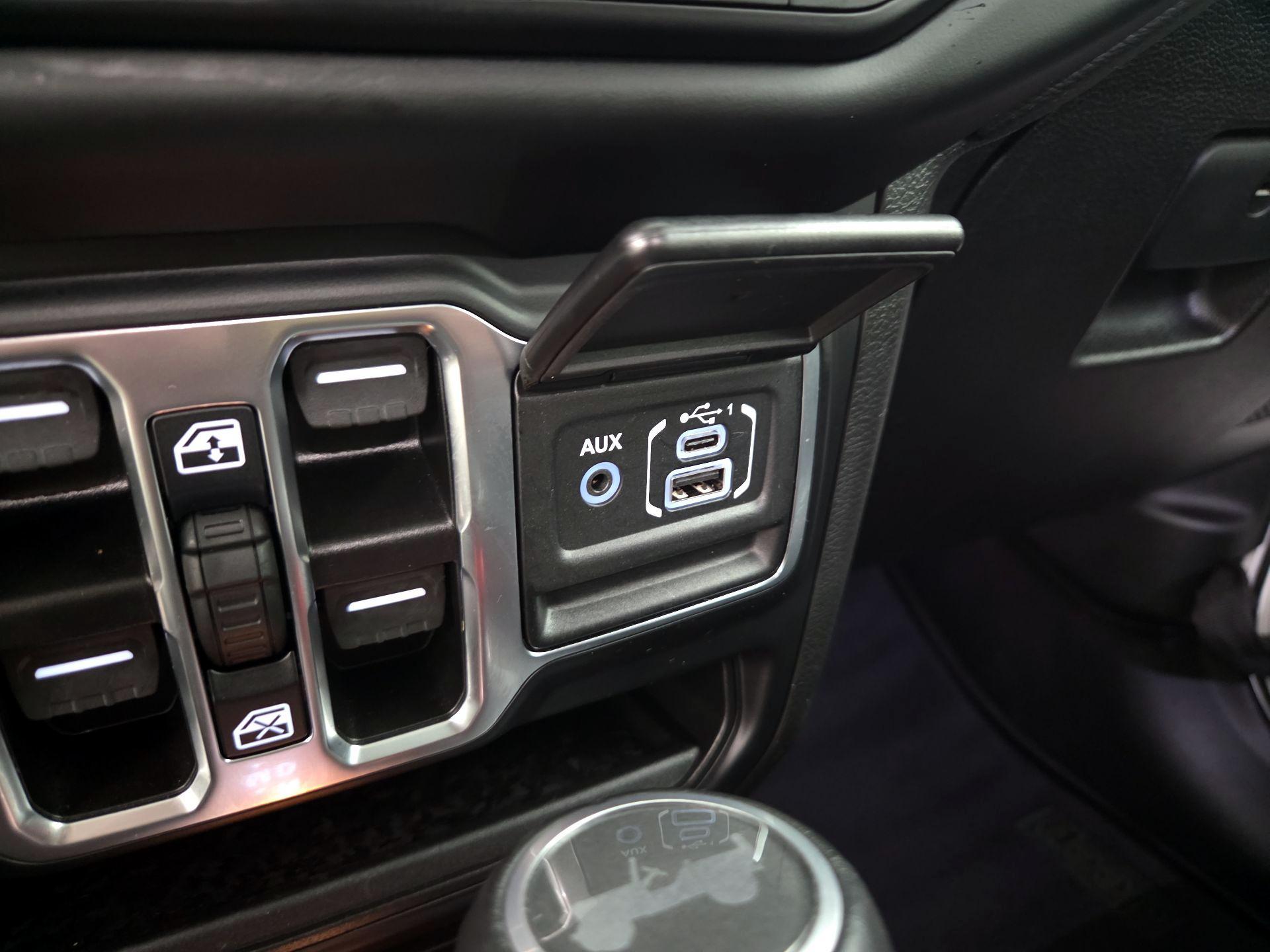 Thumbnail: 2022 Jeep Wrangler - 19