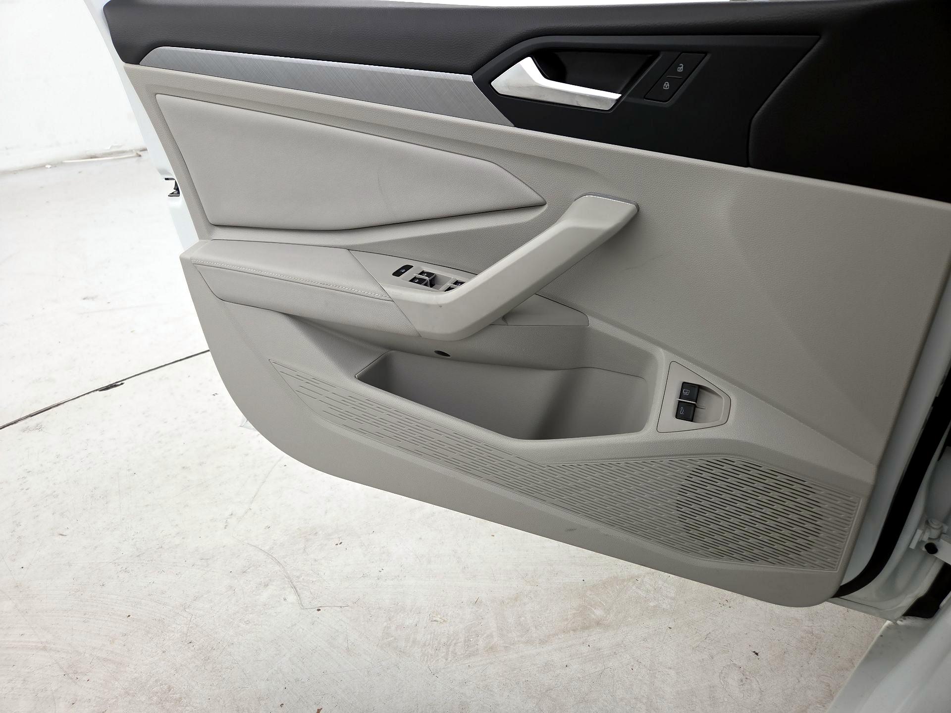 Thumbnail: 2024 Volkswagen Jetta - 12