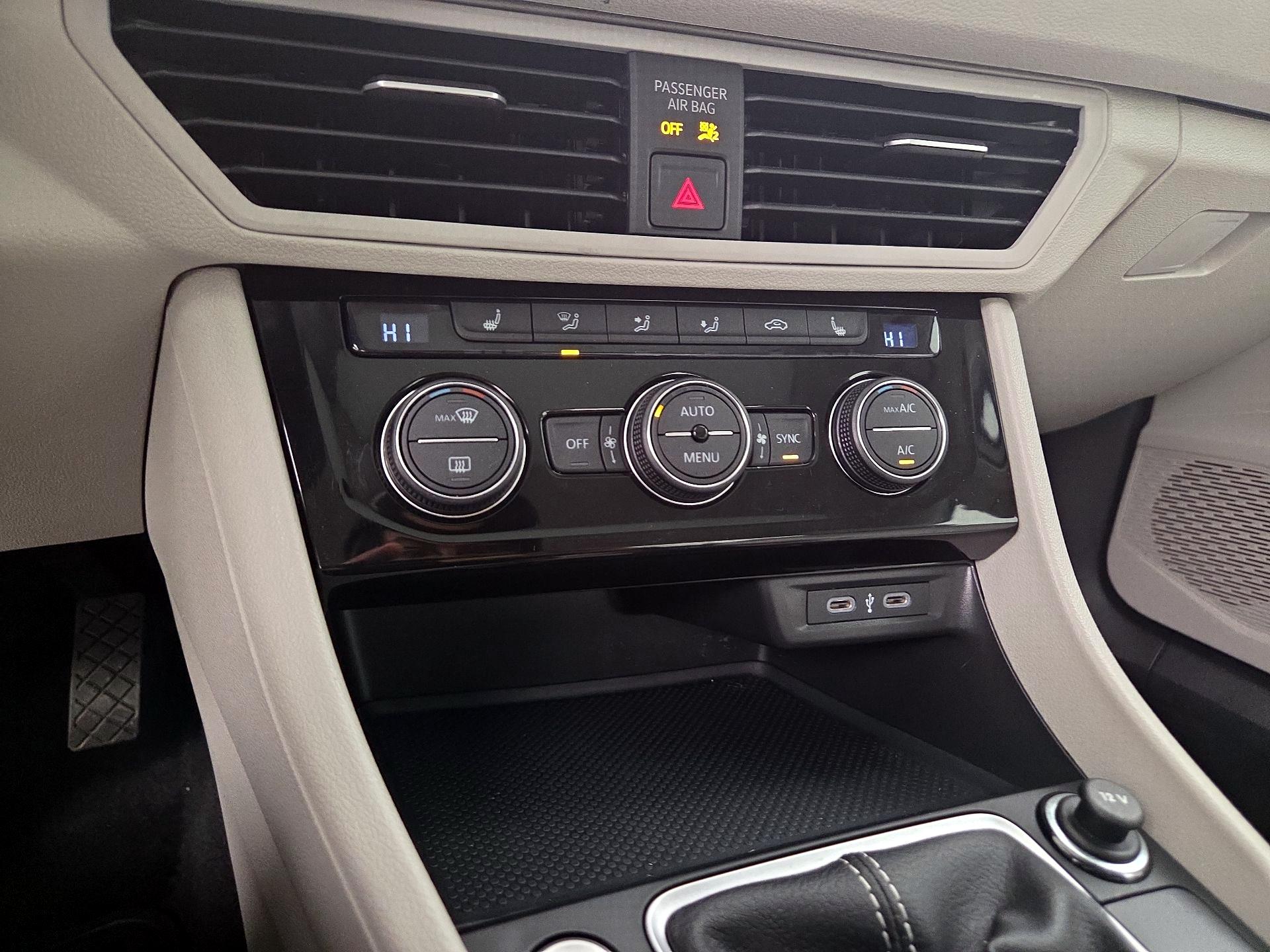 Thumbnail: 2024 Volkswagen Jetta - 16