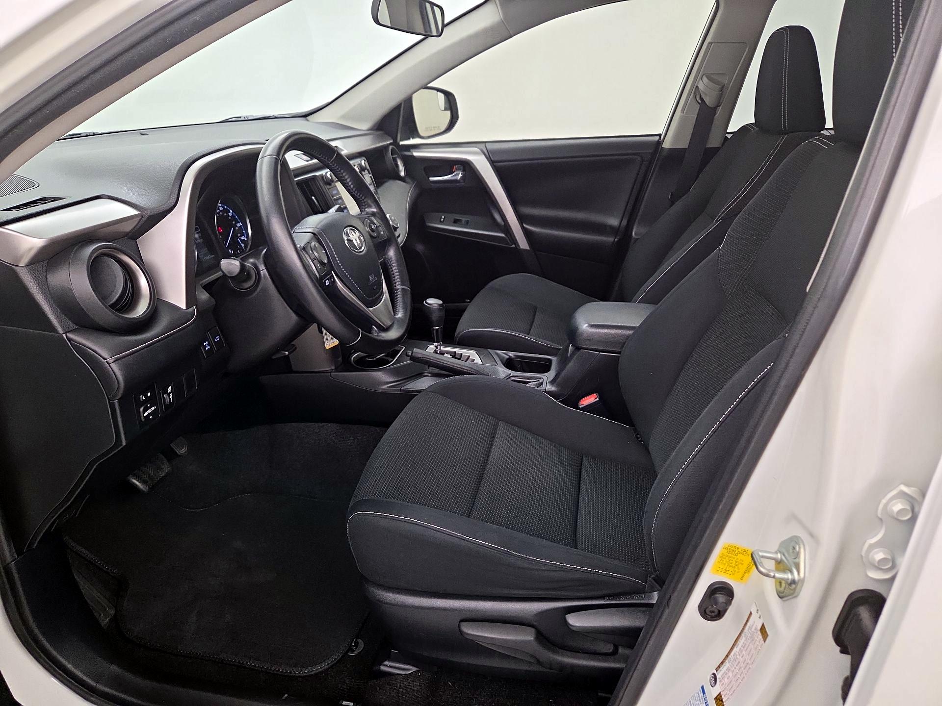 Thumbnail: 2016 Toyota RAV4 - 11