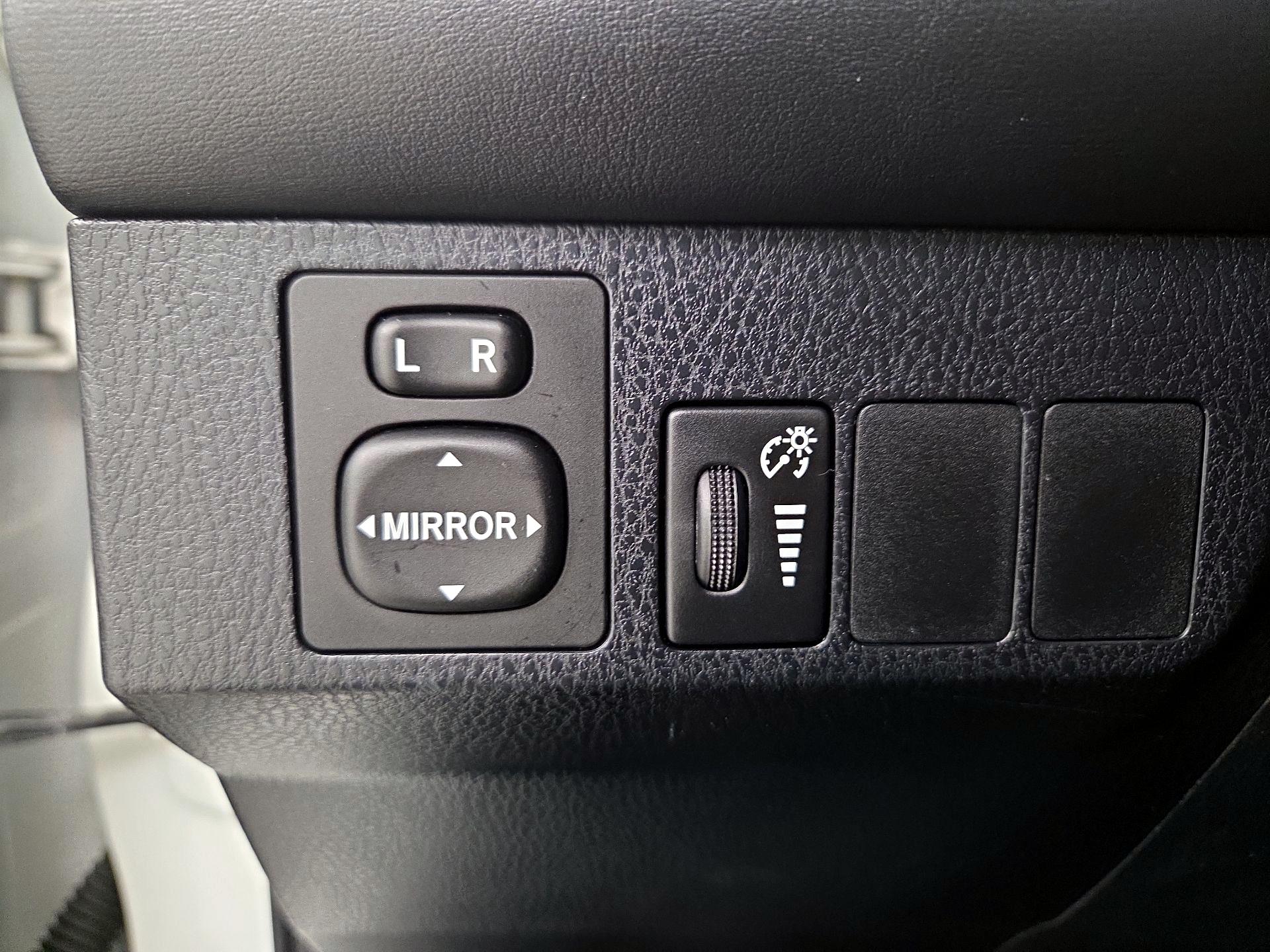 Thumbnail: 2016 Toyota RAV4 - 13